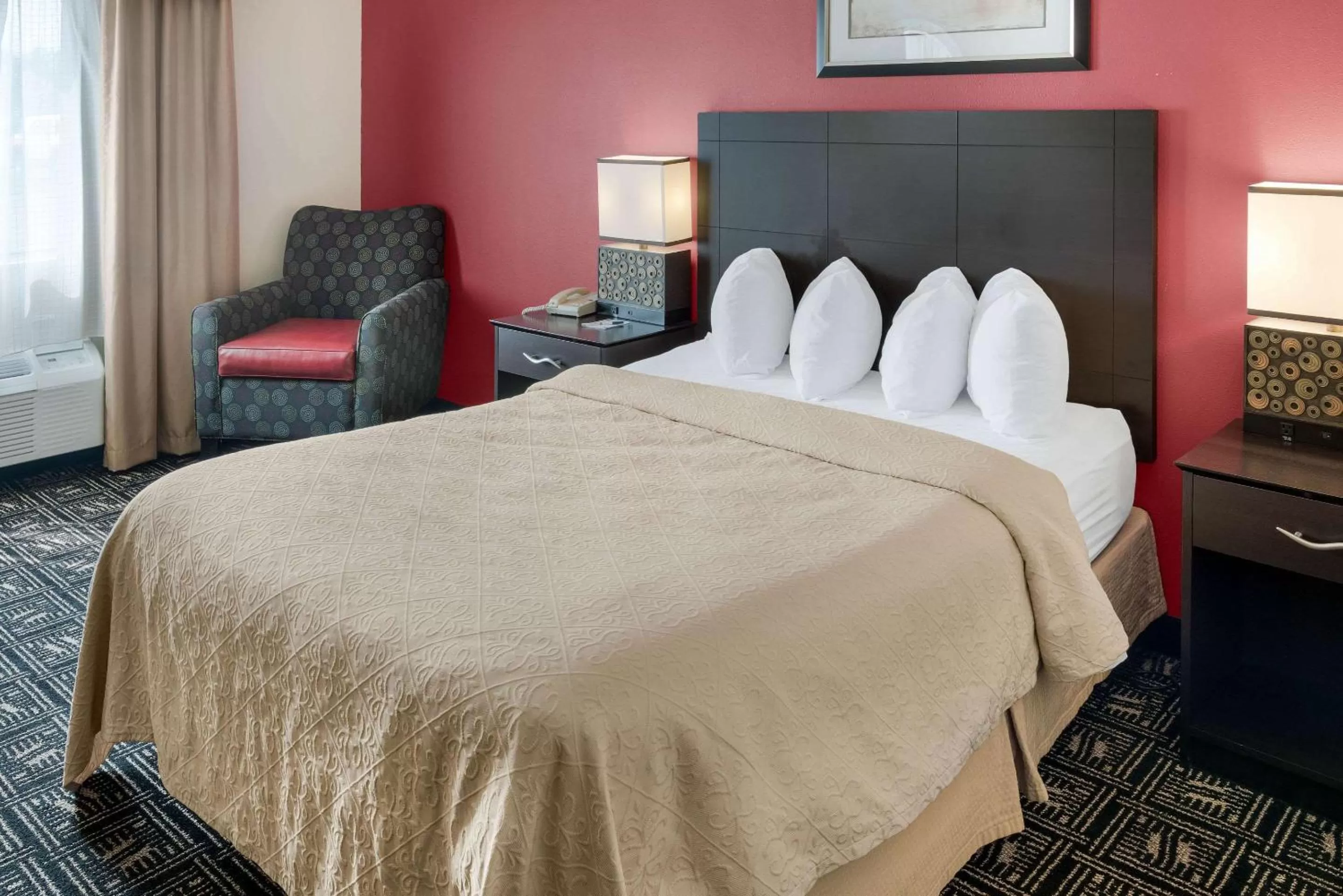 Photo of the whole room, Bed in Quality Inn & Suites Mankato East