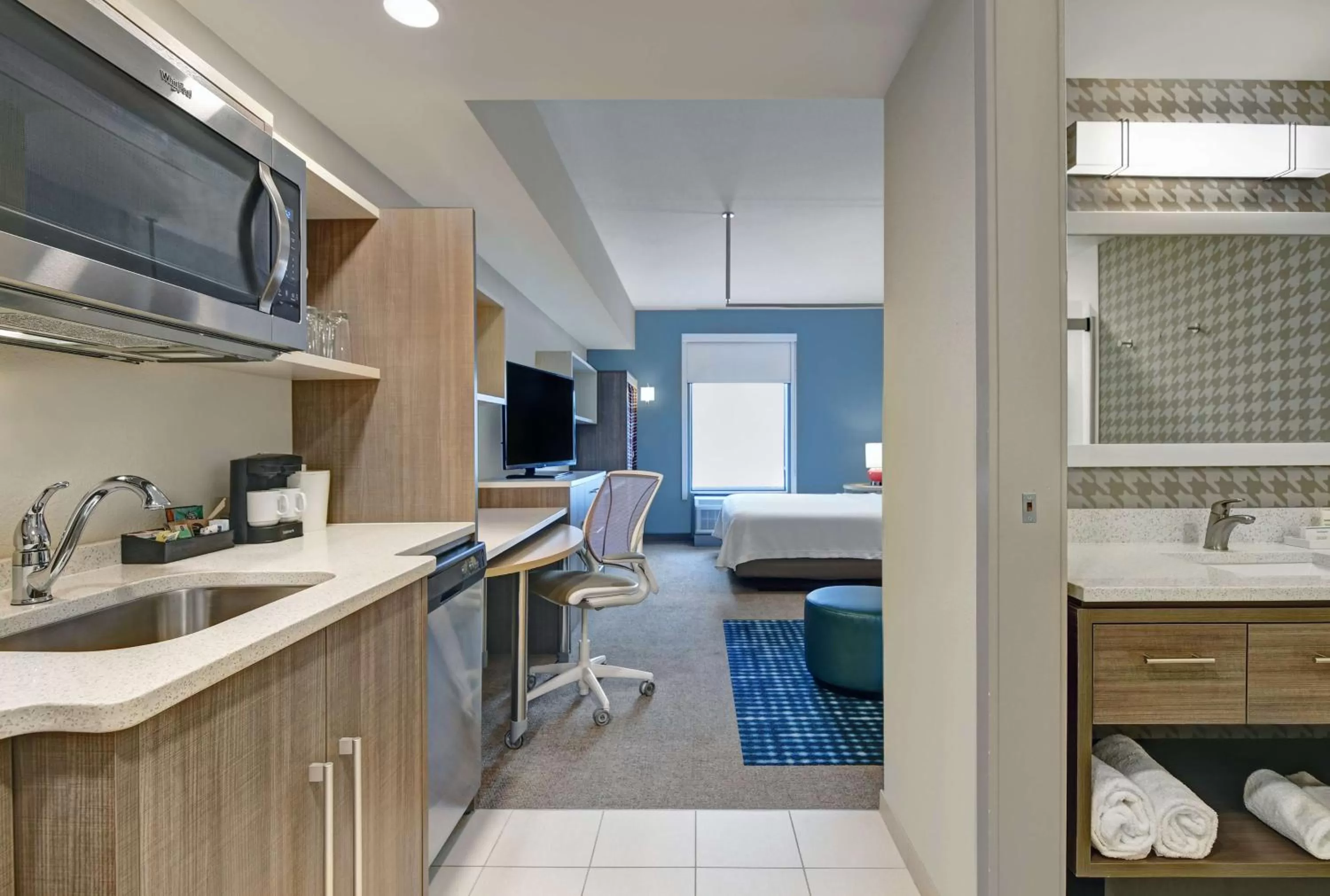 King Suite - Mobilty/Hearing Accessible - Non-Smoking in Home2 Suites By Hilton Bordentown