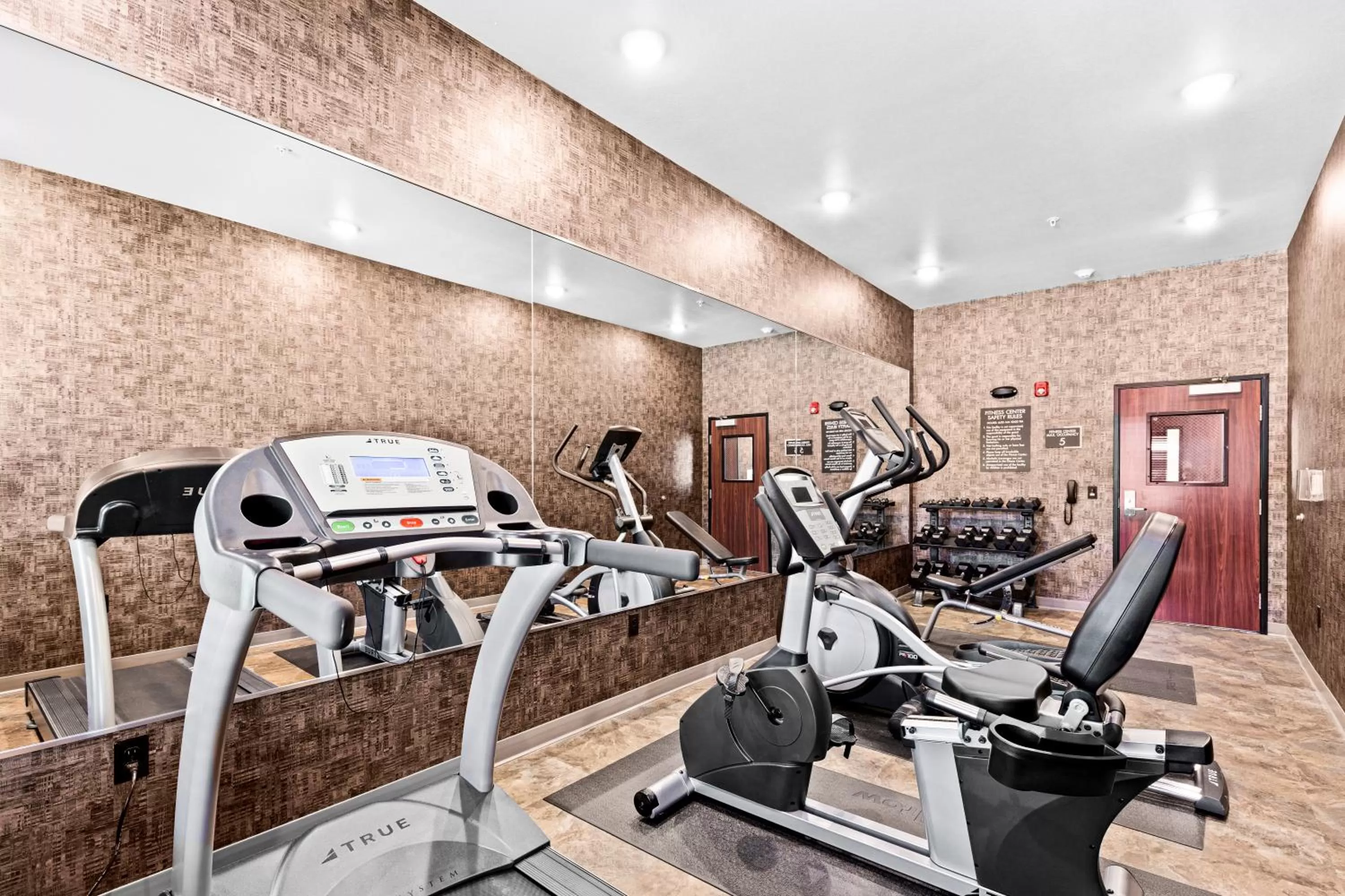 Fitness centre/facilities in Cobblestone Hotel & Suites - Superior Duluth