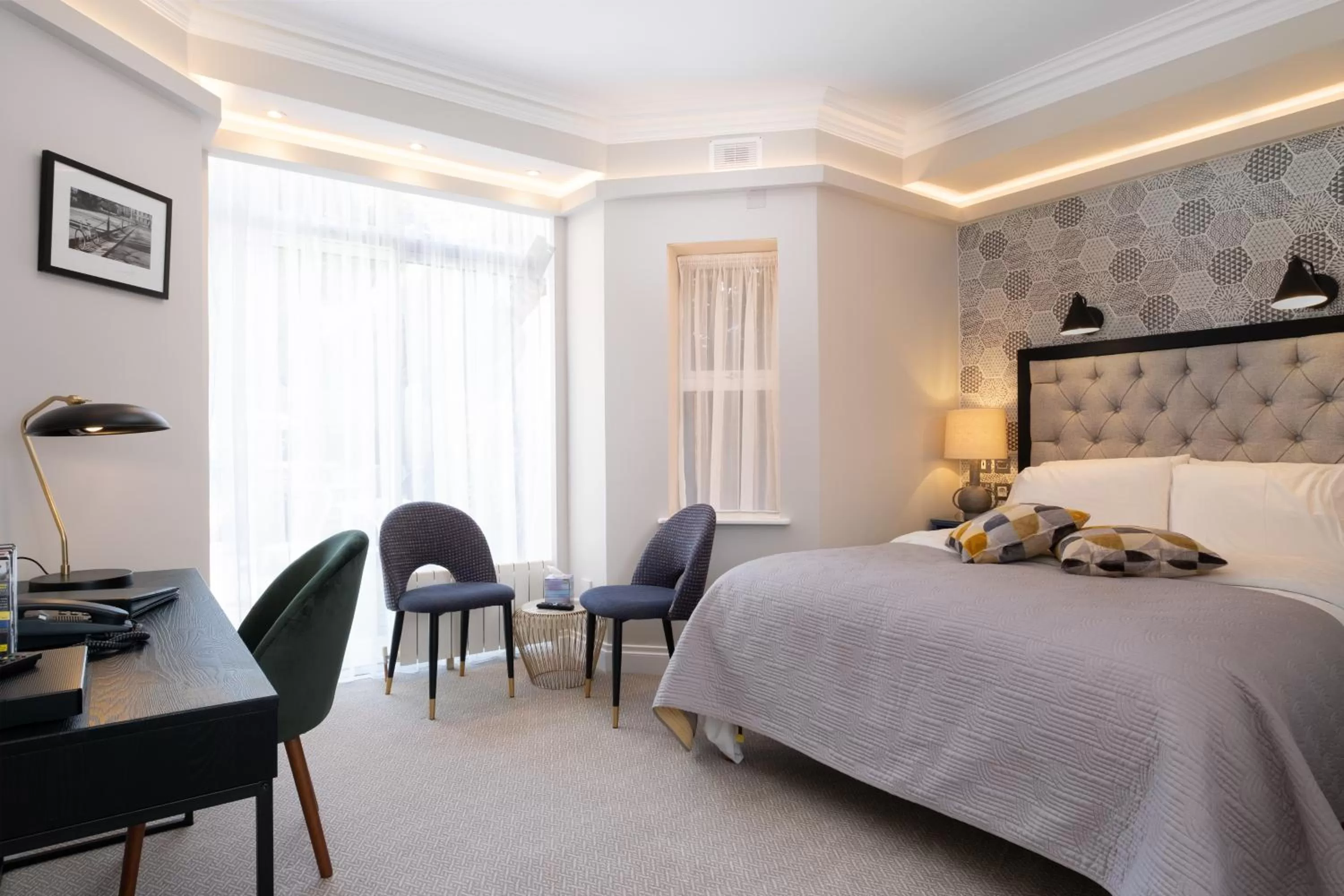 Balcony/Terrace, Bed in Roxford Lodge Hotel