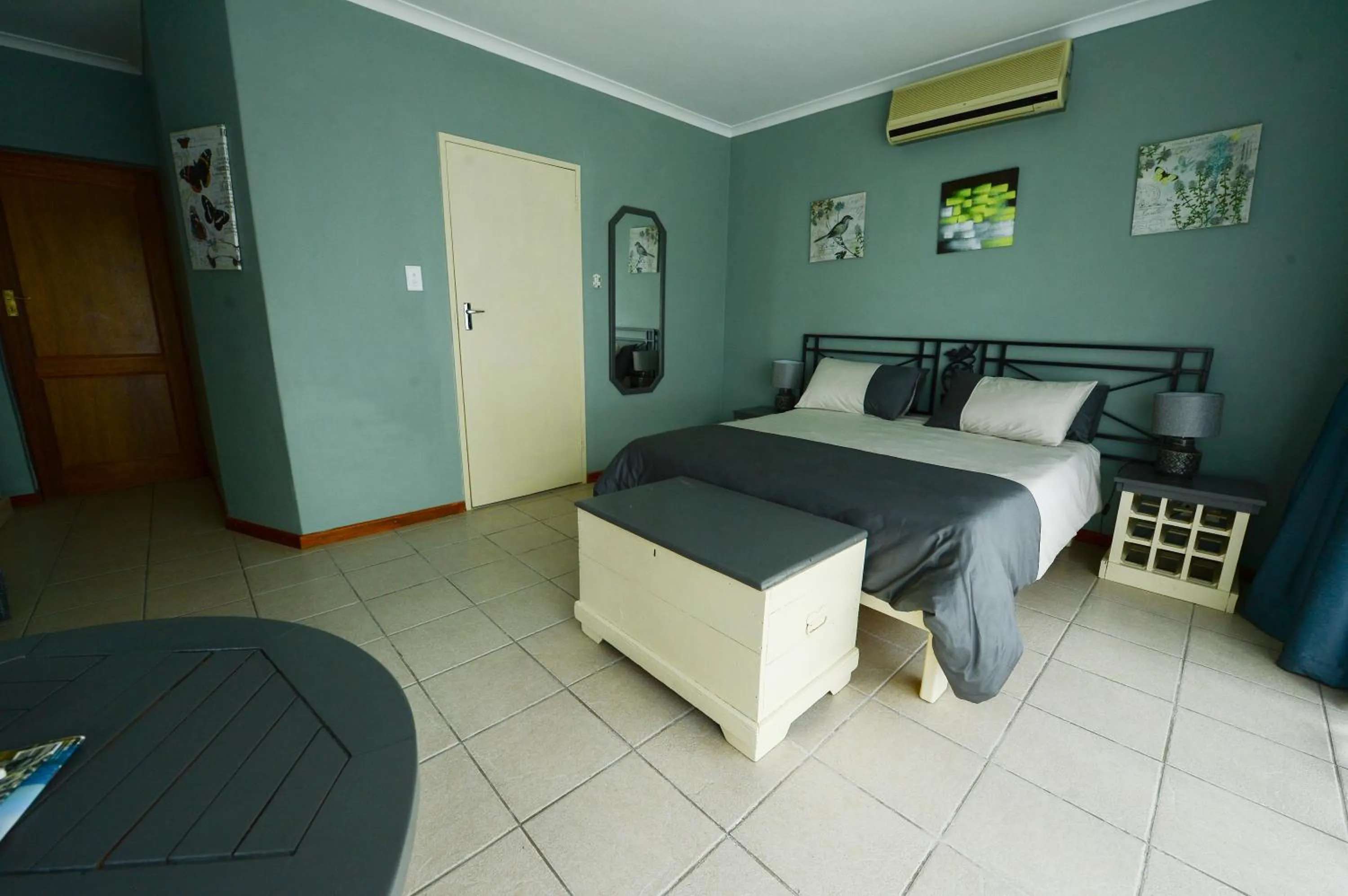 Bed in De Wingerd Wijnland Lodge