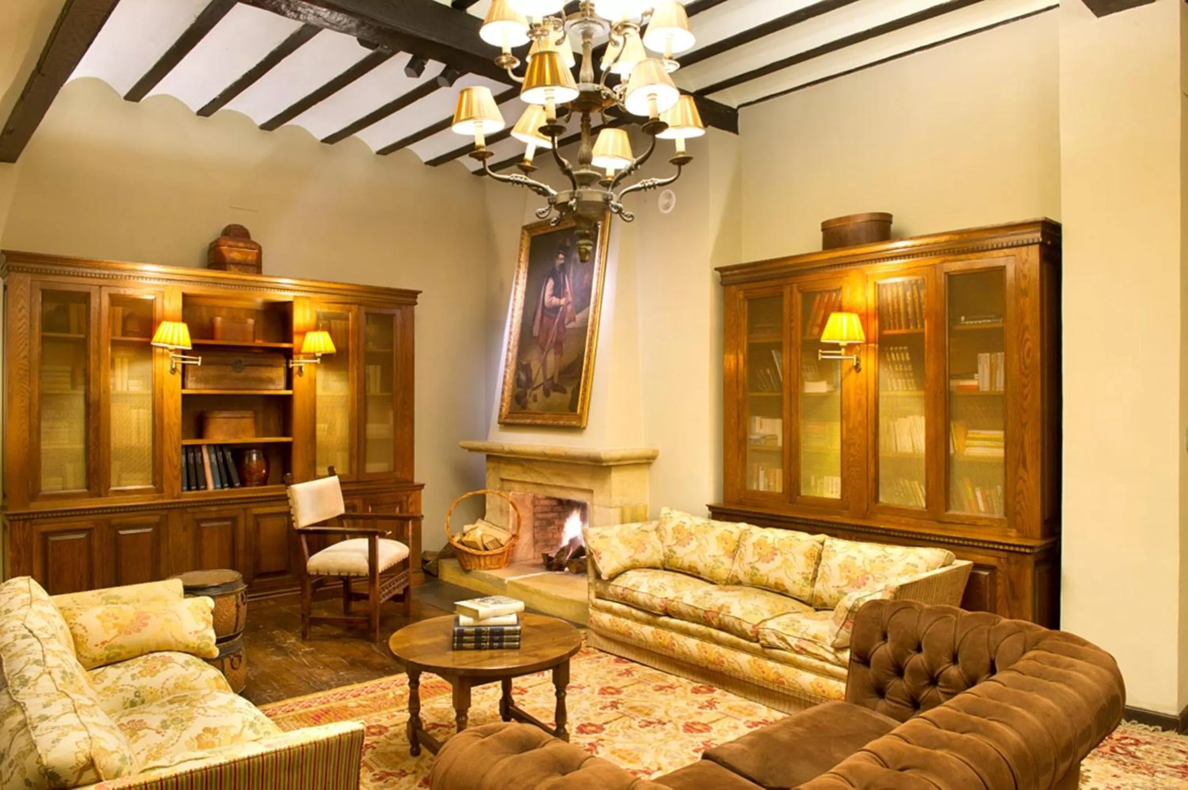 Lounge or bar in Parador de Santillana Gil Blas