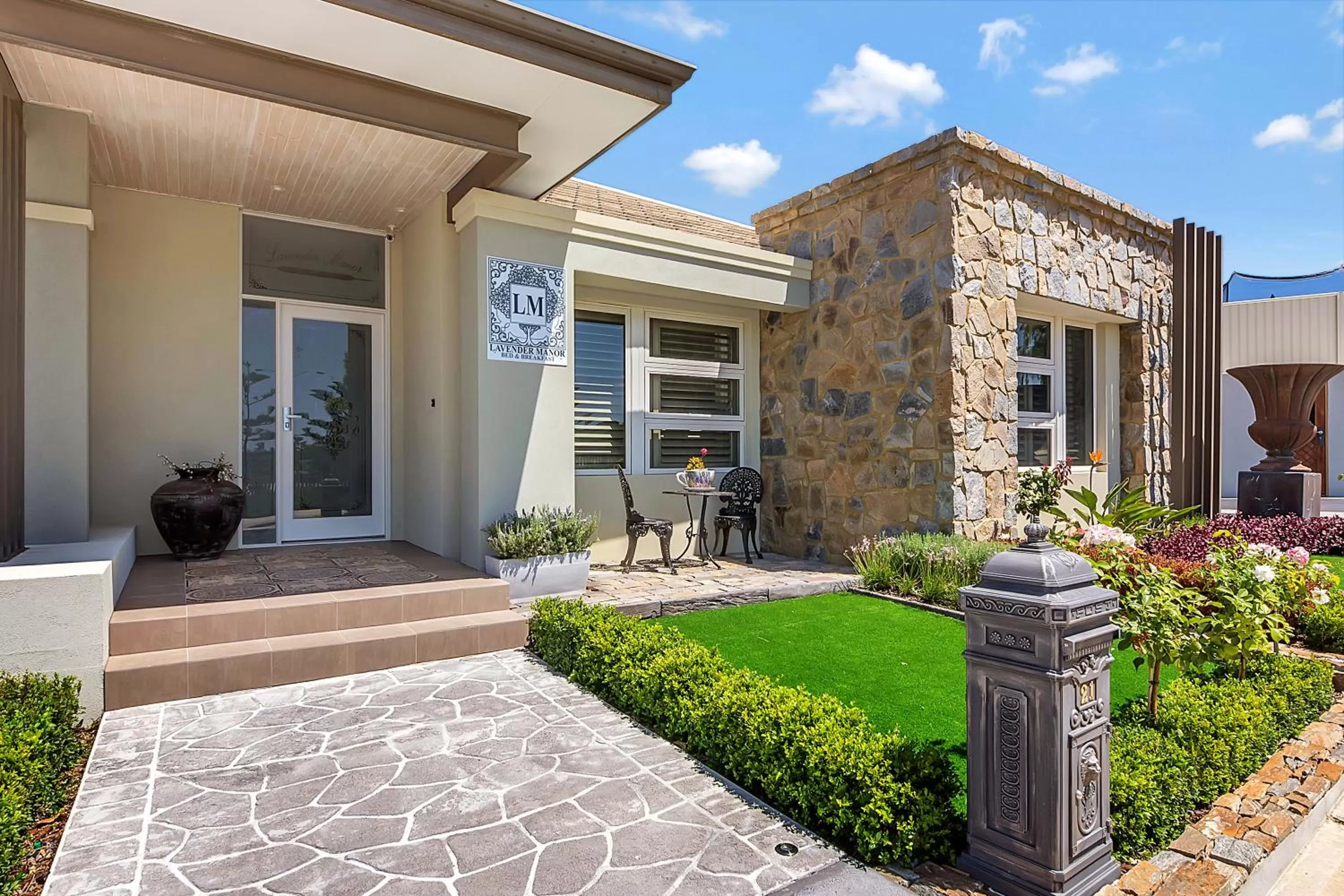 Facade/entrance in Lavender Manor BnB
