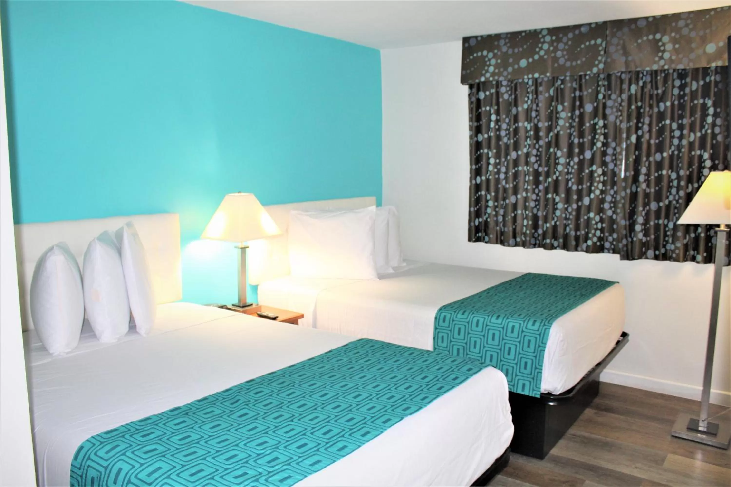 Bed in Howard Johnson Suites by Wyndham San Diego Chula Vista BayFront