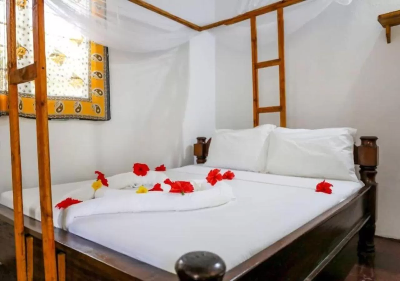 Photo of the whole room, Bed in Mobydick Bungalow Nungwi