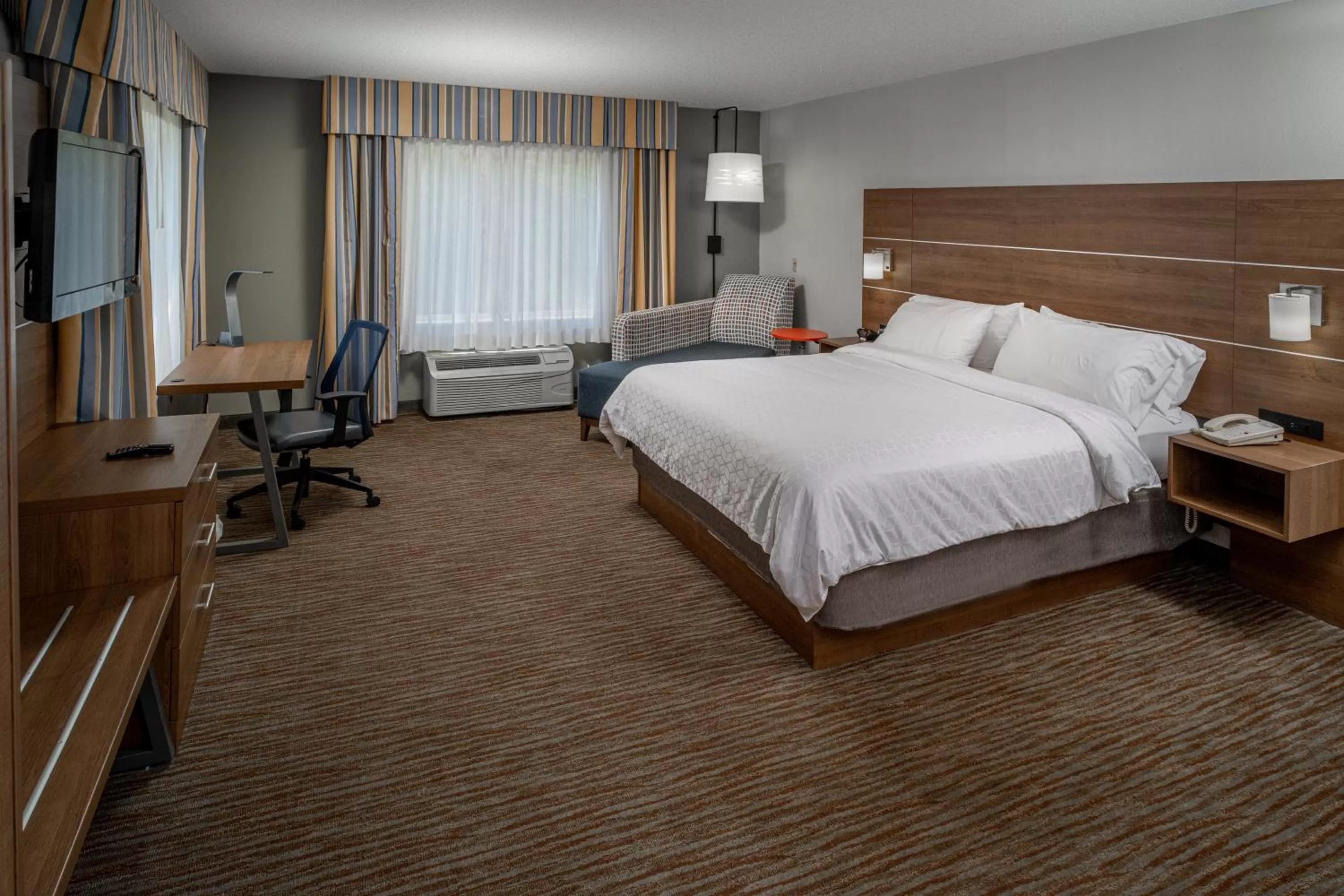 Bedroom, Bed in Holiday Inn Express and Suites Pikeville by IHG