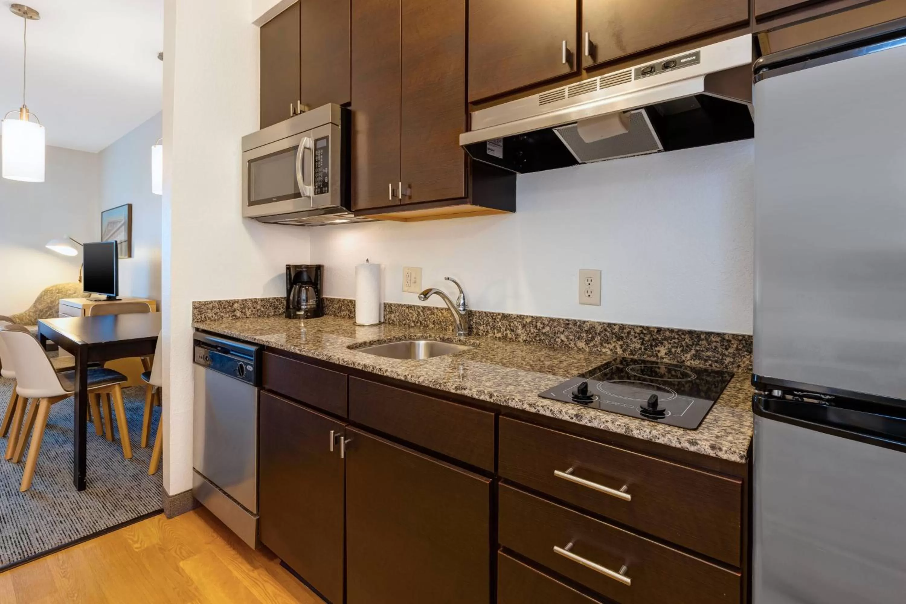 Kitchen or kitchenette in TownePlace Suites by Marriott Nashville Airport