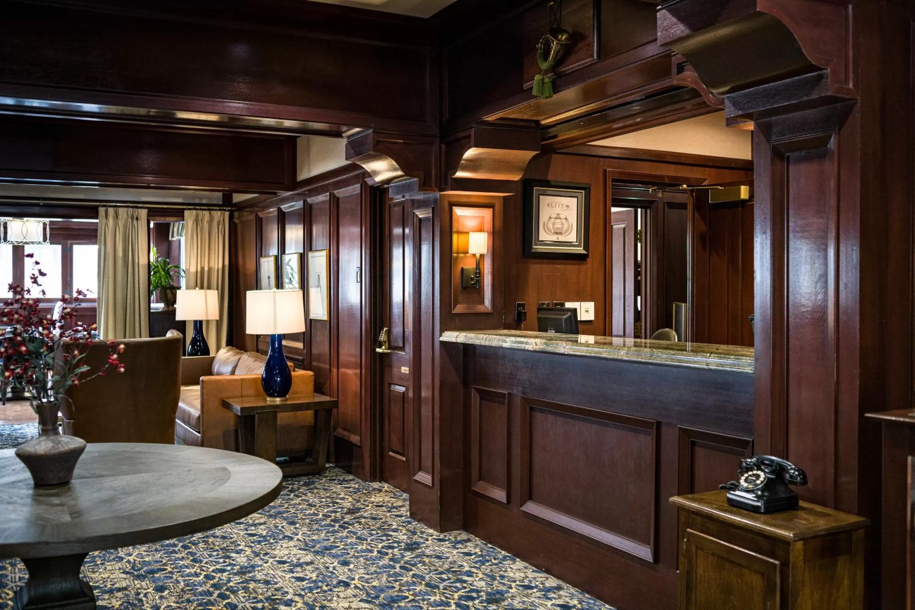 Lobby or reception in Poste Montane Lodge by East West