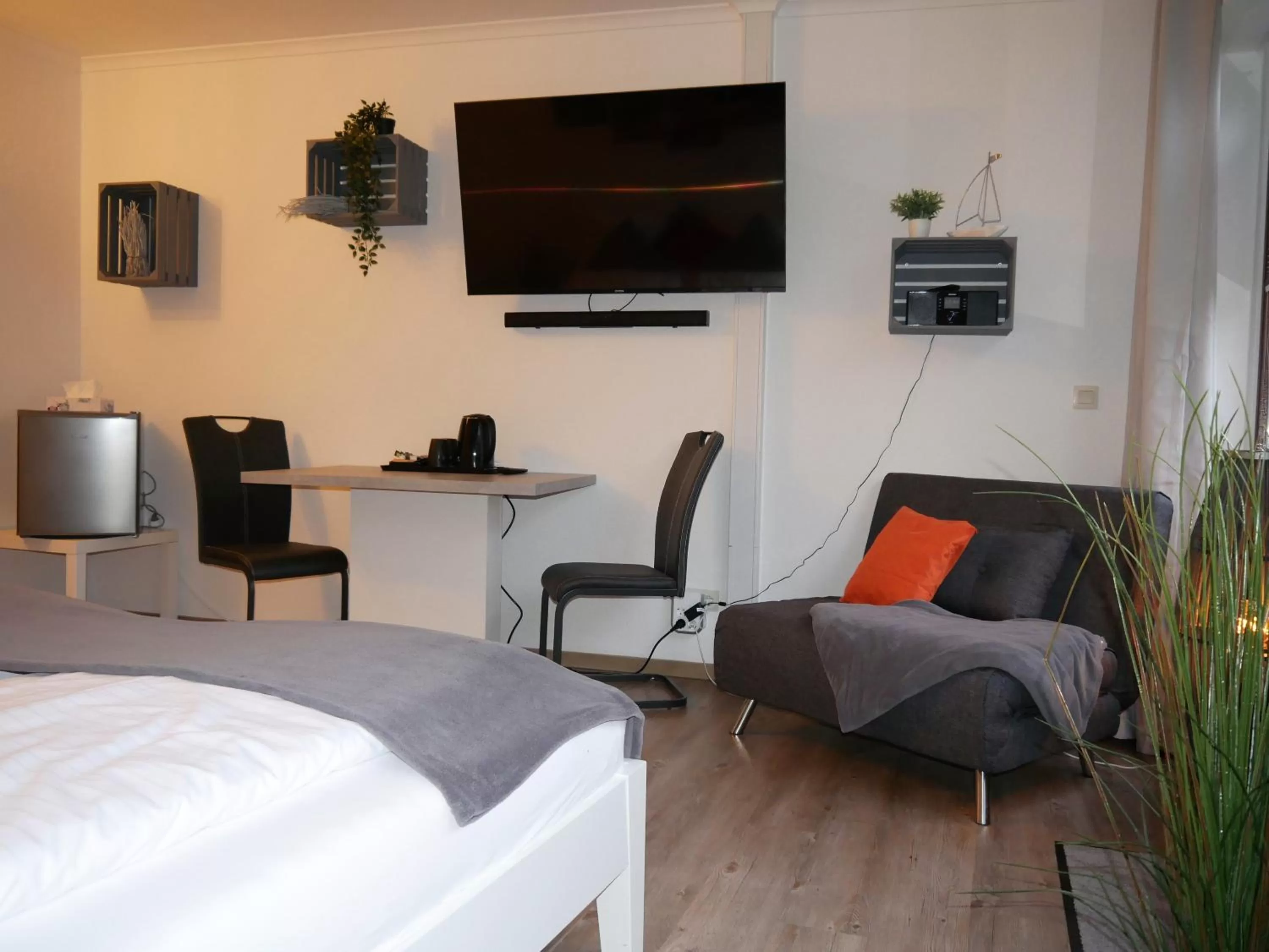 TV and multimedia, Bed in Hotel Seeblick am Sankelmarker See - Natur und Erholung