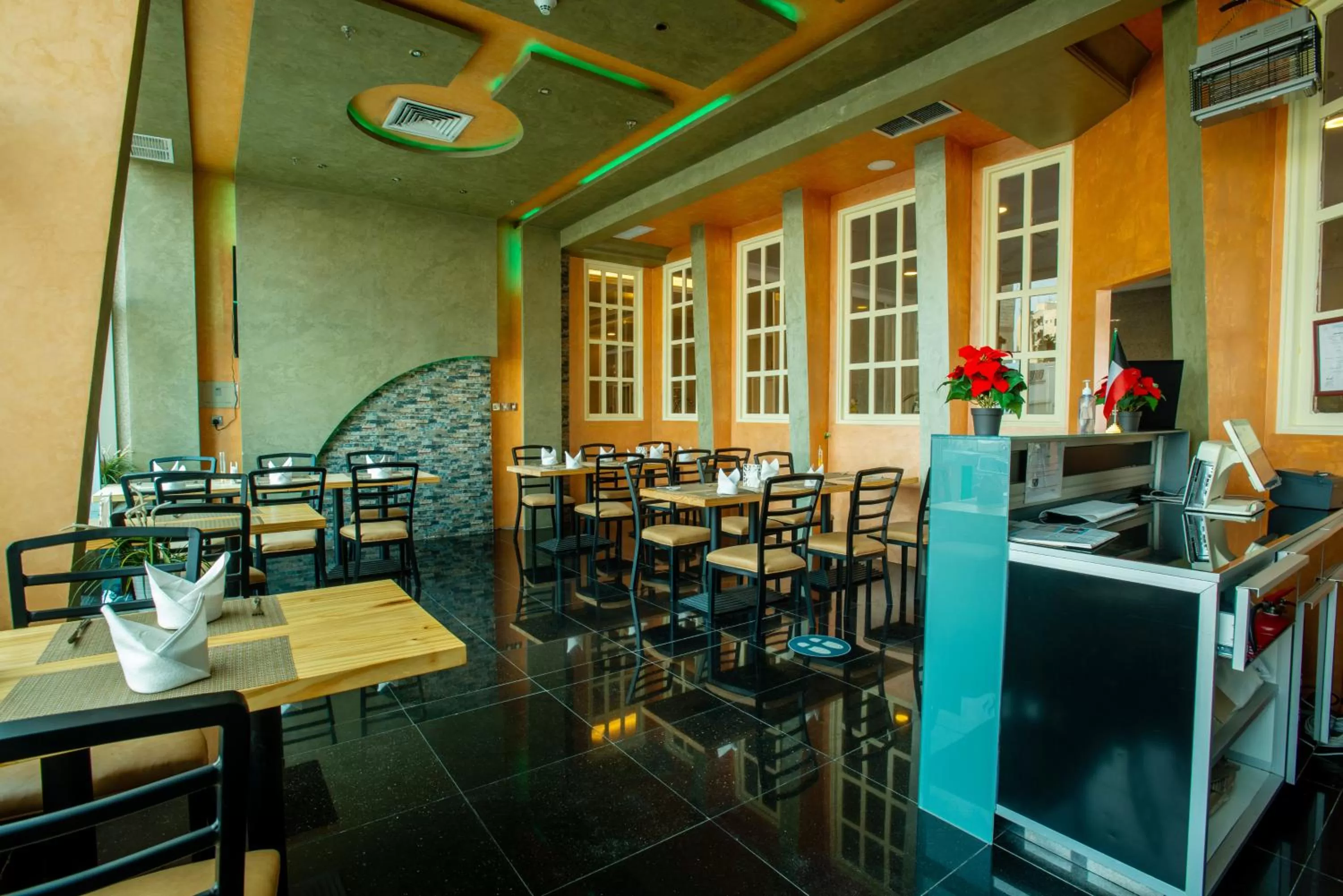 Restaurant/places to eat in City Tower Hotel