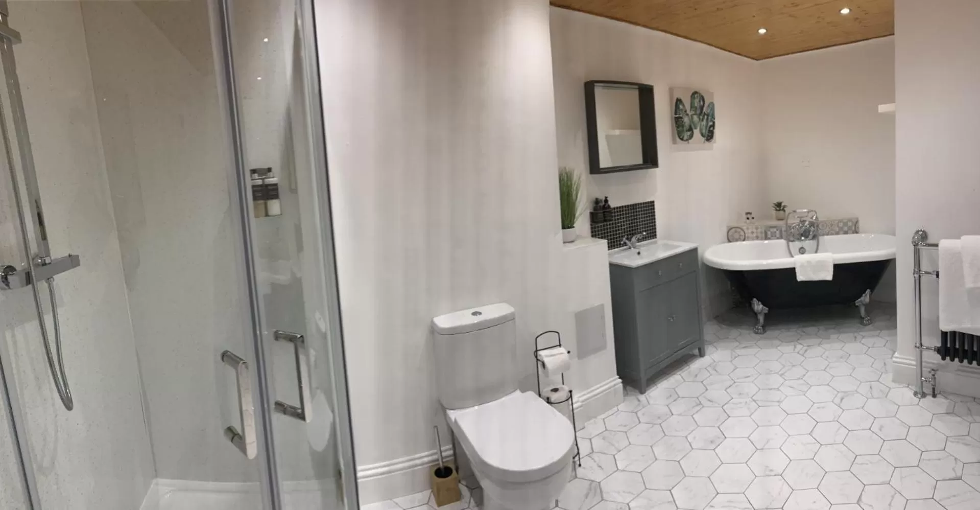 Hot Tub in Bayswell Park Hotel