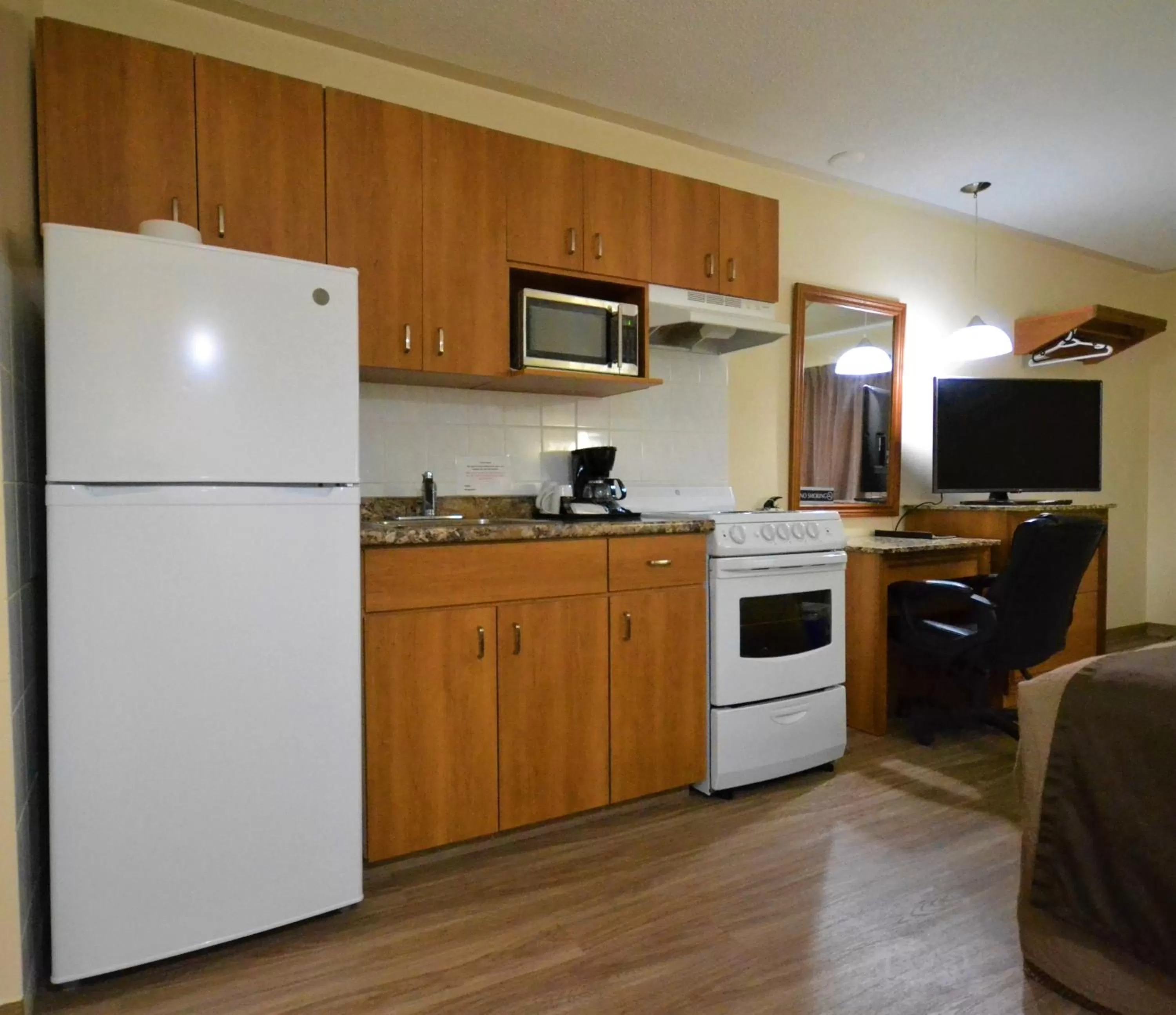 Kitchen or kitchenette in Newmarket Inn