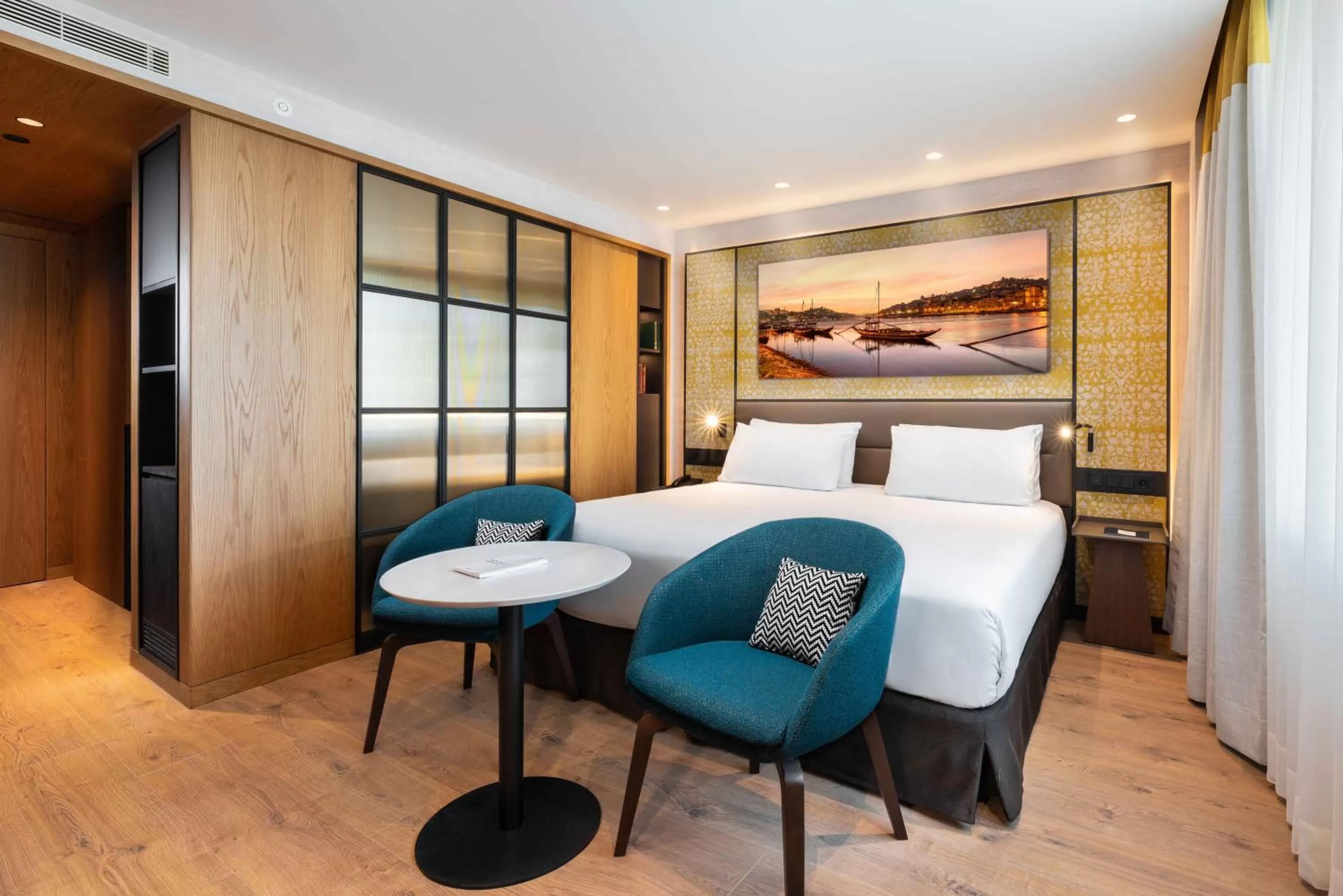 Photo of the whole room, Bed in Eurostars Aliados