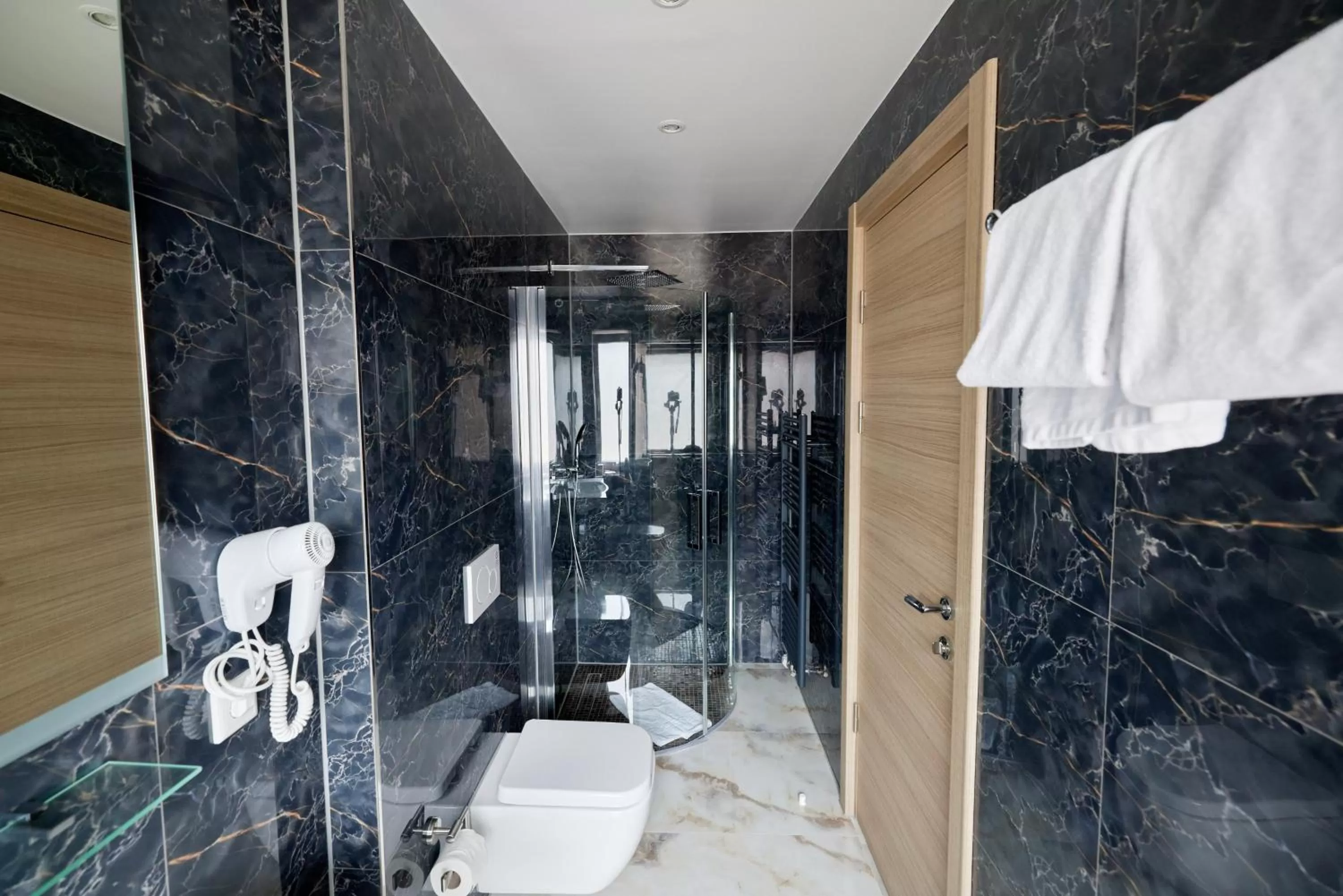 Bathroom in Atlas Posthotel