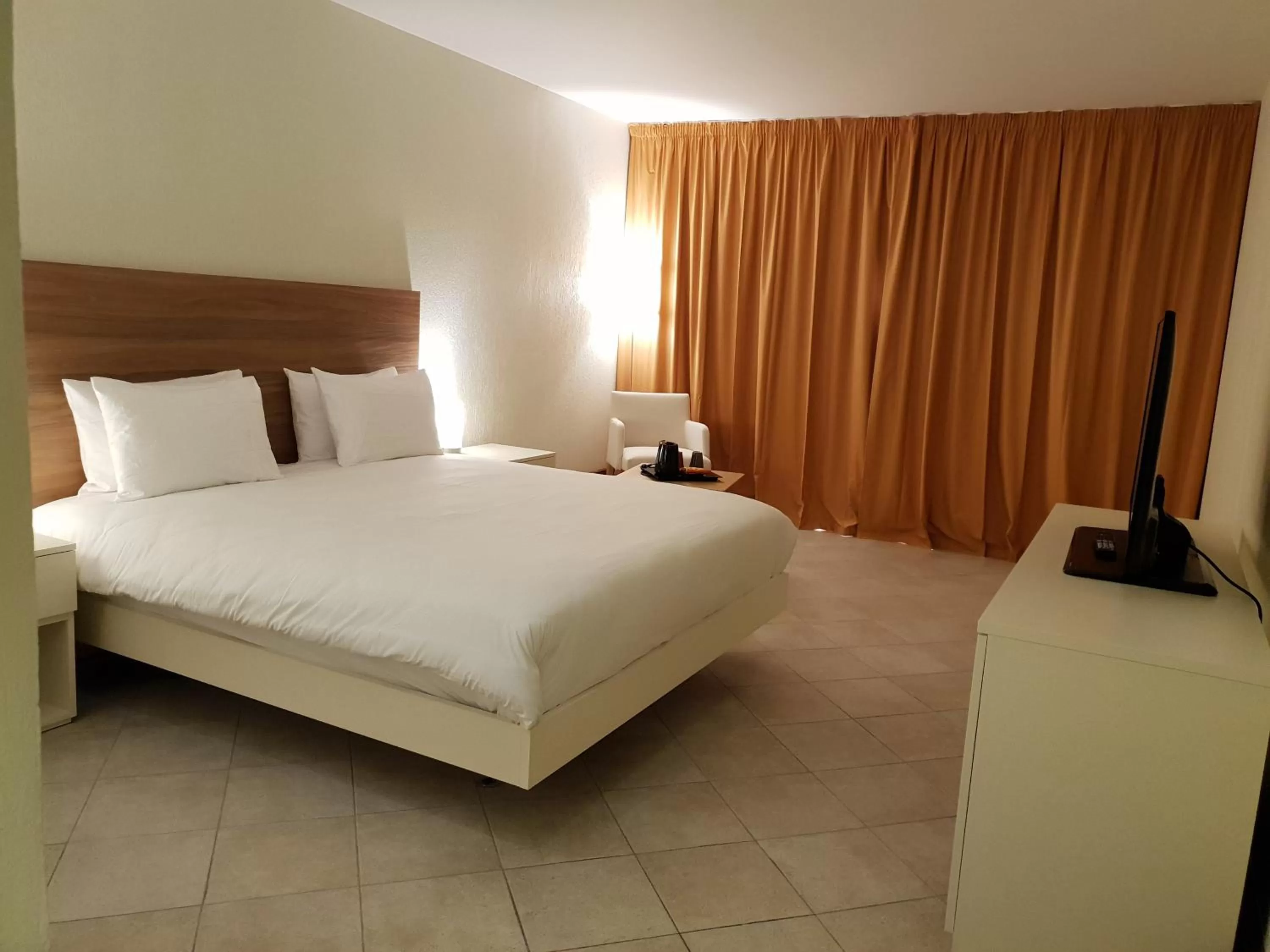 Bed in Hotel Arawak Beach Resort