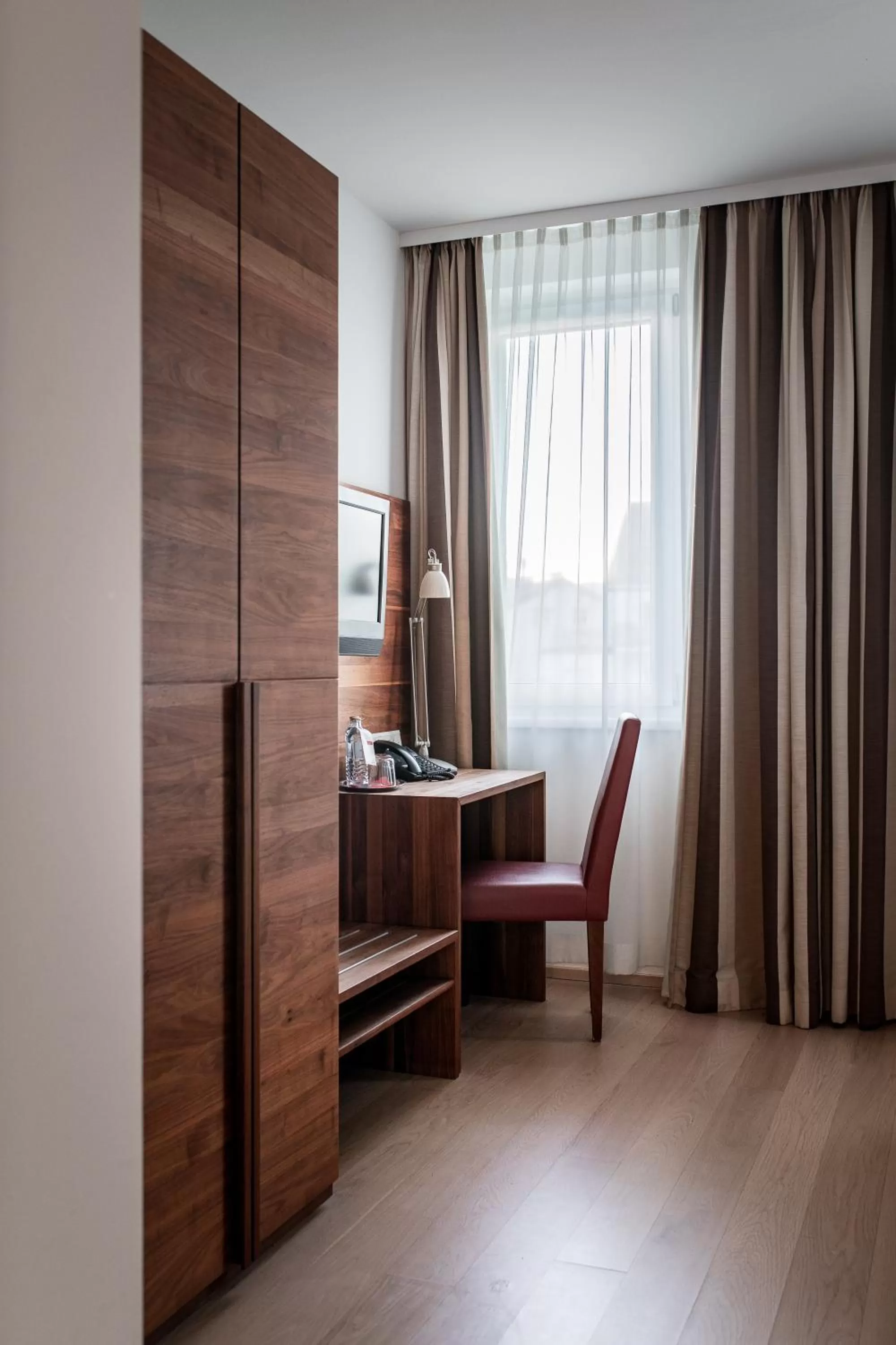 TV and multimedia in H+ Hotel Ried