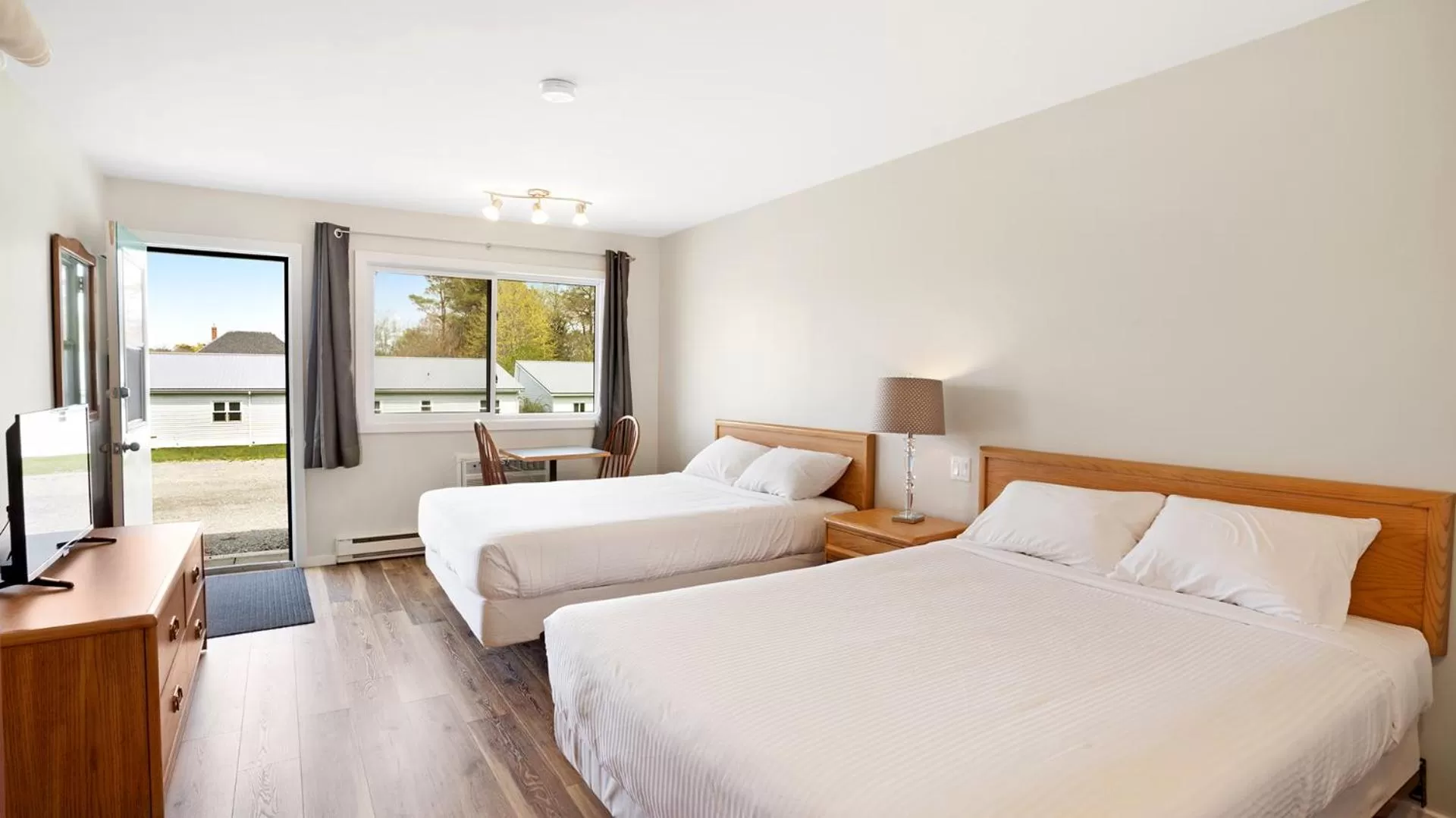 Bedroom, Bed in Homeport Motel