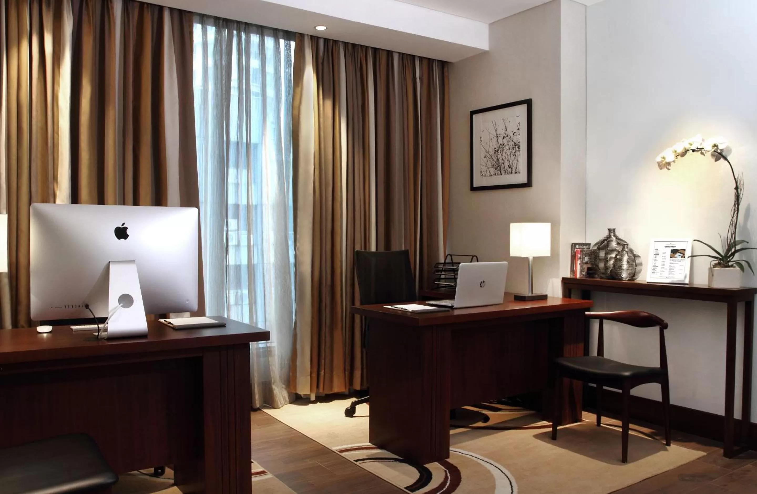 Business facilities in Makati Diamond Residences