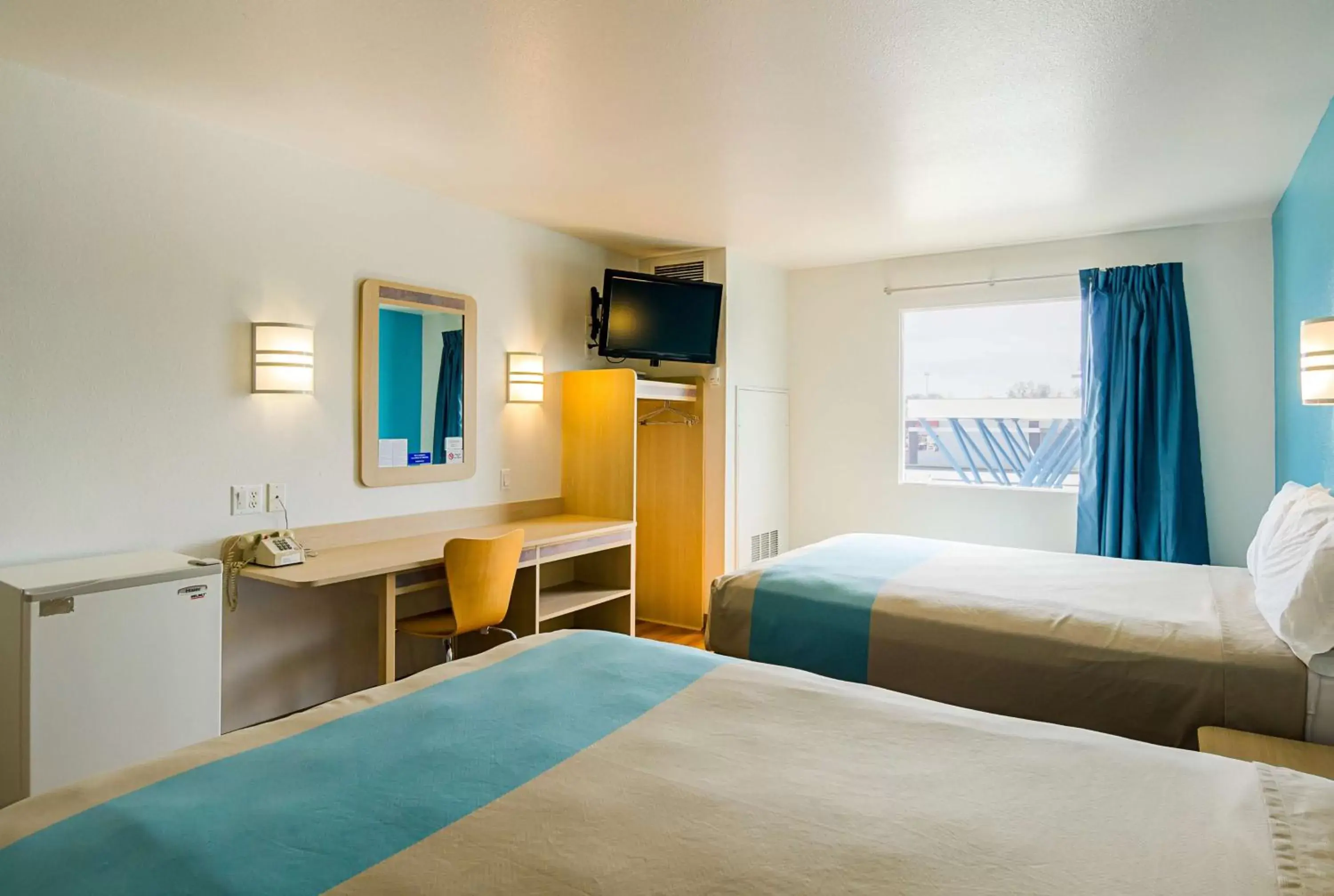 Quadruple Room - Non-Smoking in Motel 6-Wheatland, WY Quadruple Room - Non-Smoking in Motel 6-Wheatland, WY