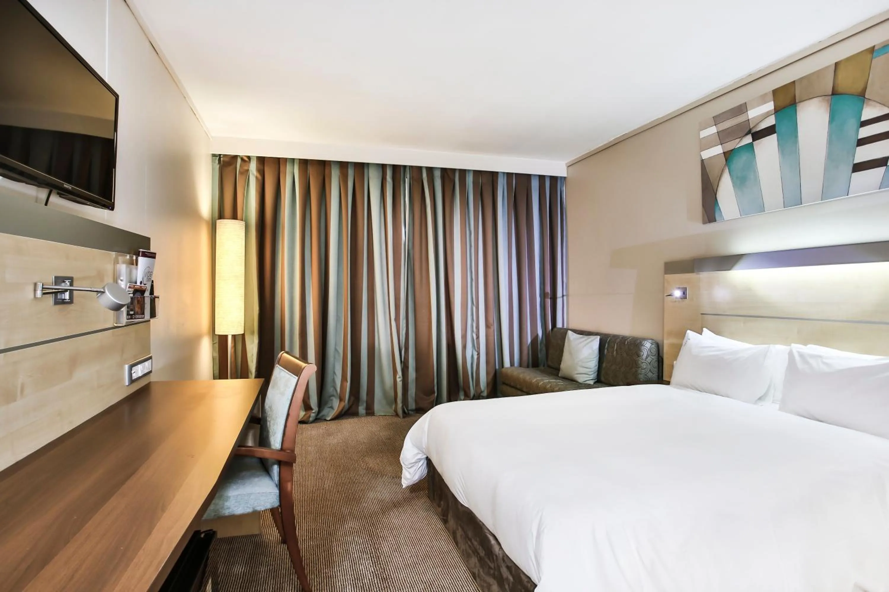 Photo of the whole room, Bed in Holiday Inn Express Sandton-Woodmead by IHG