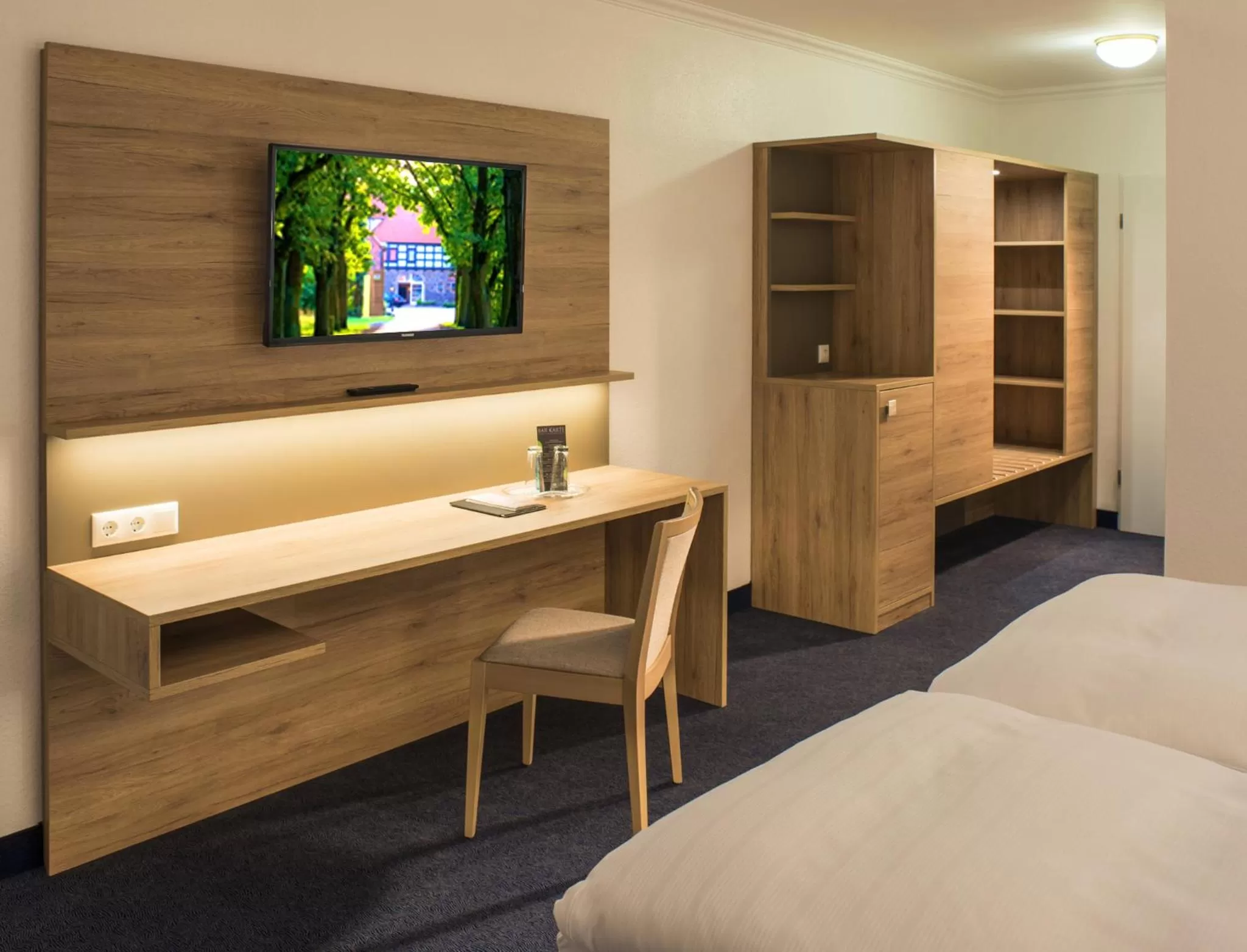 TV and multimedia, Bed in IDINGSHOF Hotel & Restaurant