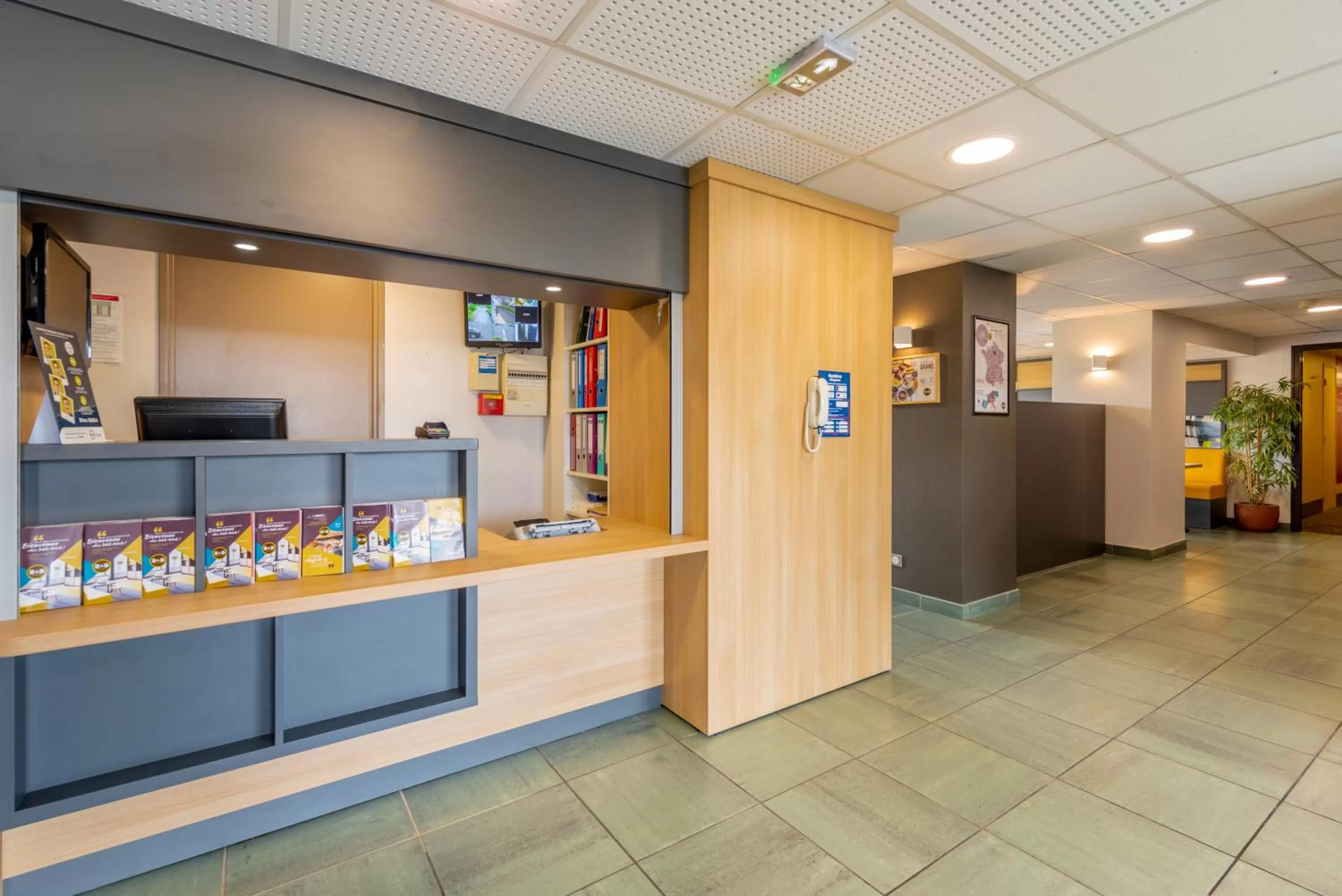 Lobby or reception in B&B HOTEL Creil Chantilly