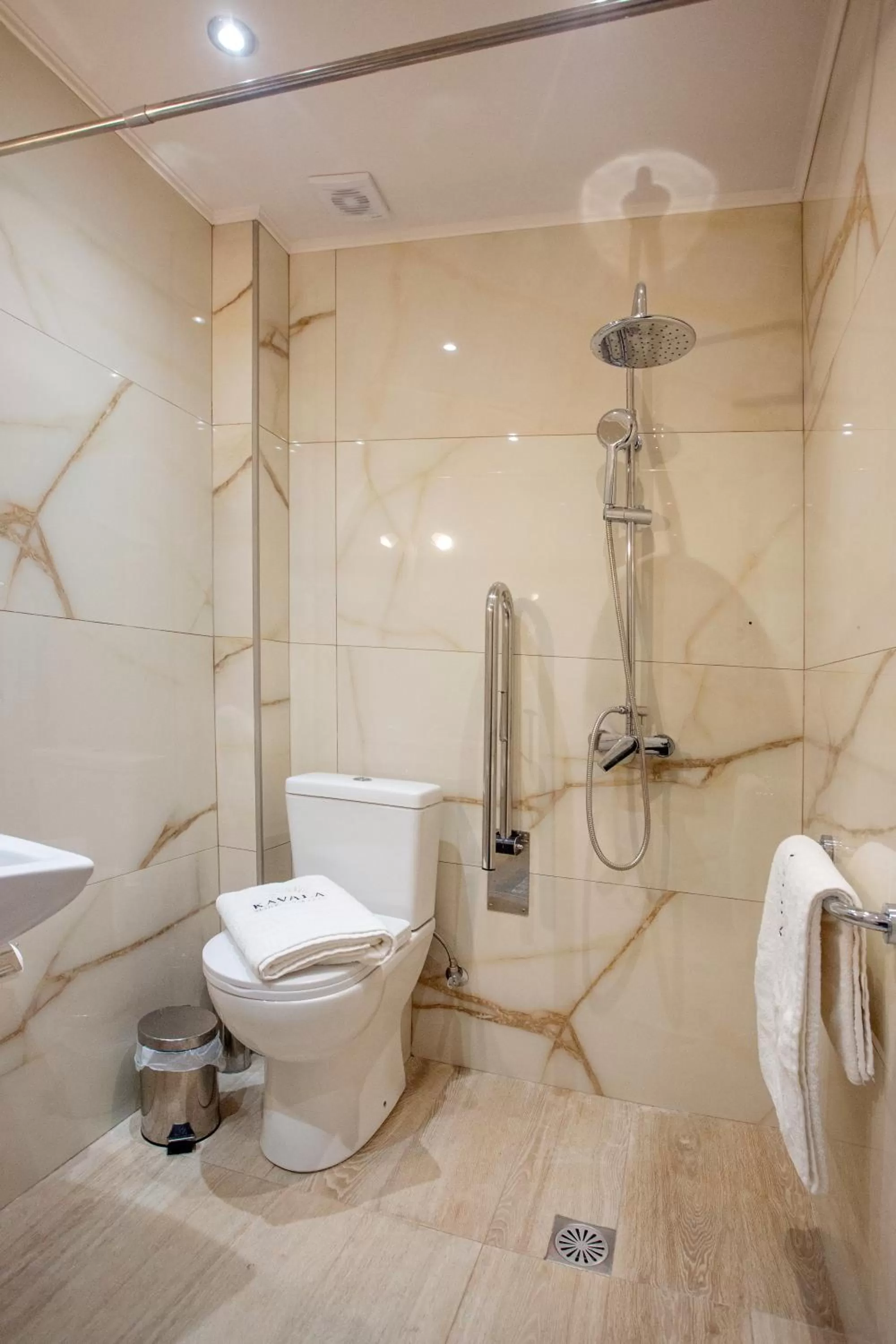 Shower in Kavala Resort & Spa