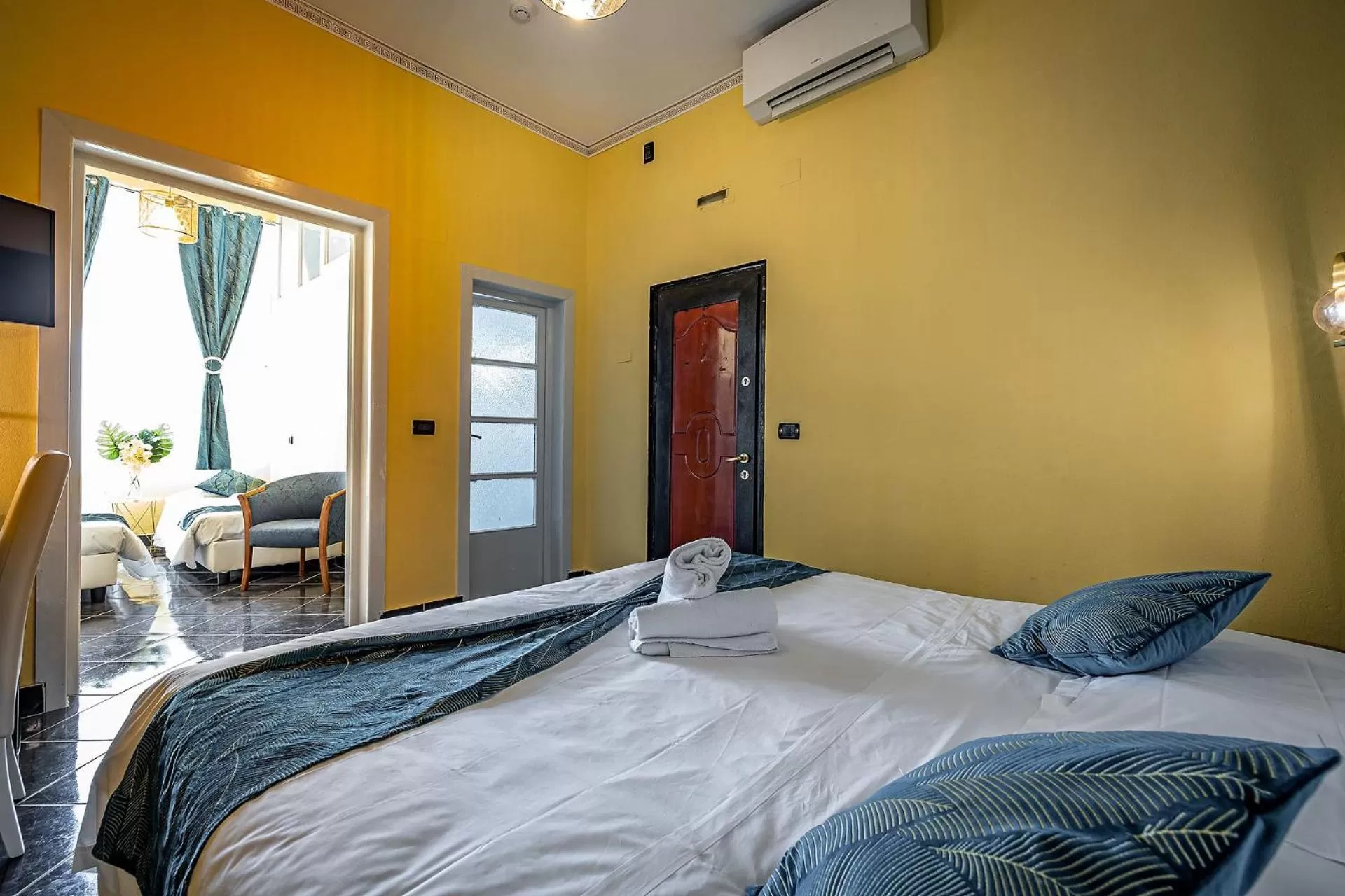 Bedroom, Bed in HOTEL VENETO con accesso ZTL