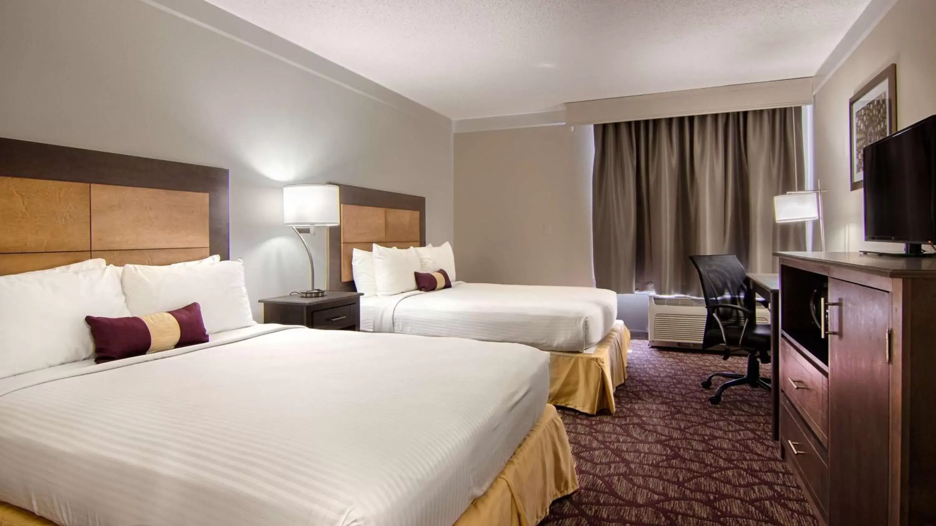 Queen Room with Two Queen Beds - Non-Smoking in Best Western Airport Inn Fort Myers Queen Room with Two Queen Beds - Non-Smoking in Best Western Airport Inn Fort Myers