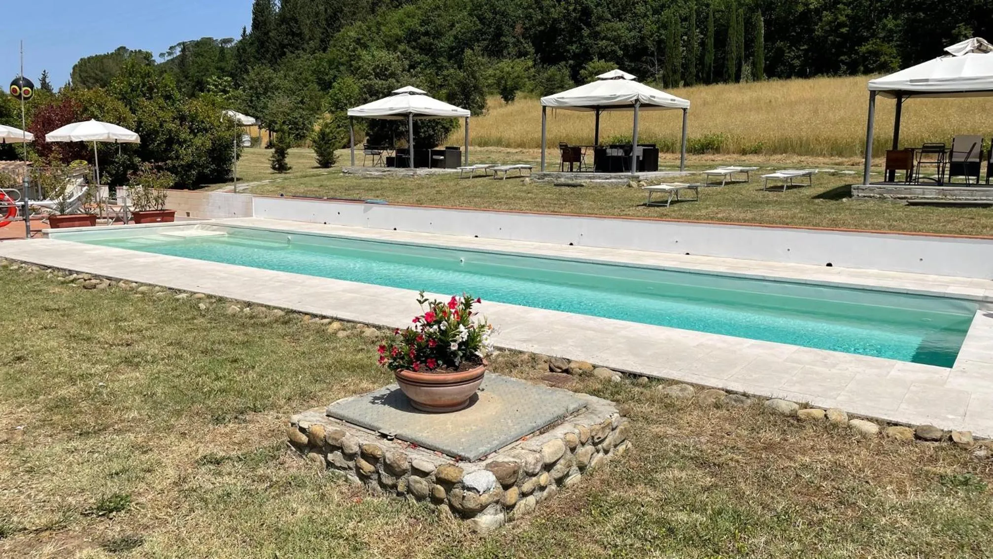 Swimming pool in Borgo Sant'ippolito Country Hotel