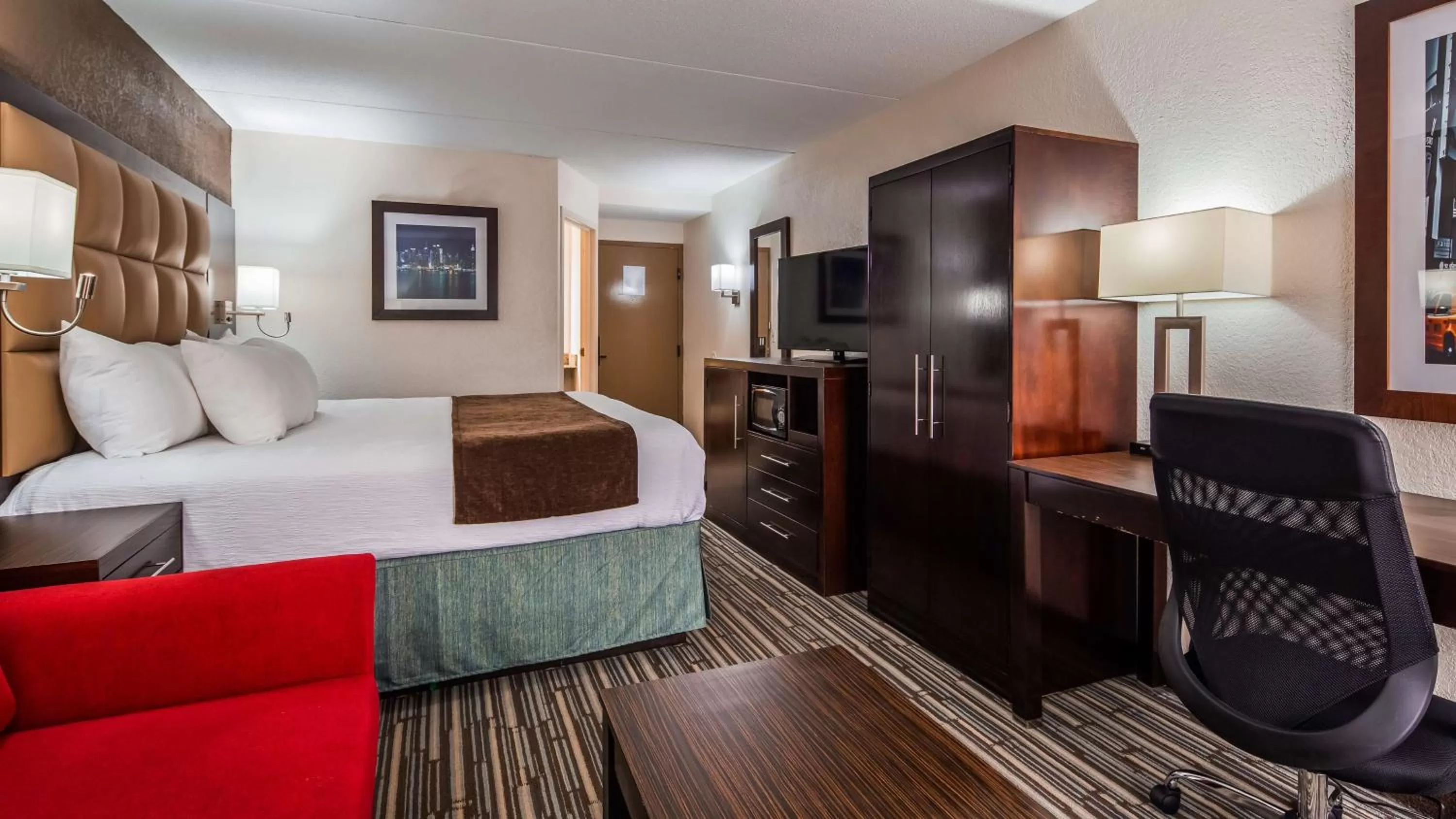 King Room with Sofa Bed - Non Smoking in Hotel Concord Syracuse, an Ascend Collection Hotel