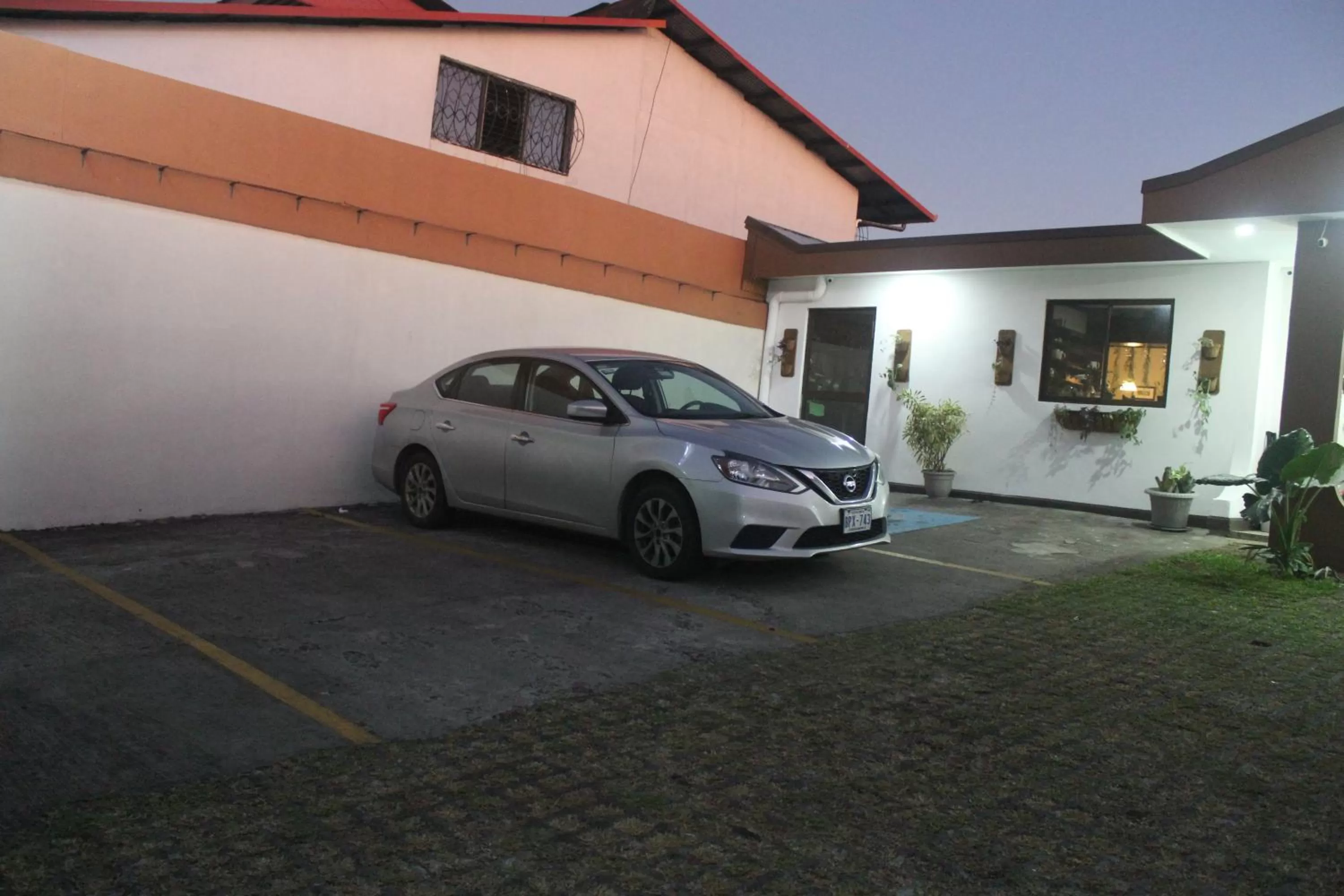 Parking in Berlor Airport Inn