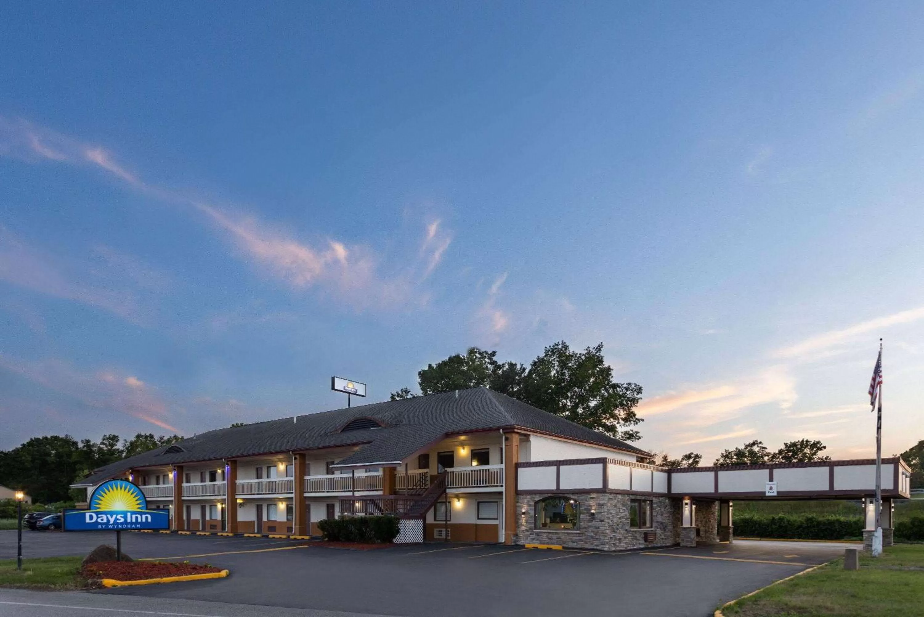 Property building in Days Inn by Wyndham Queensbury/Lake George