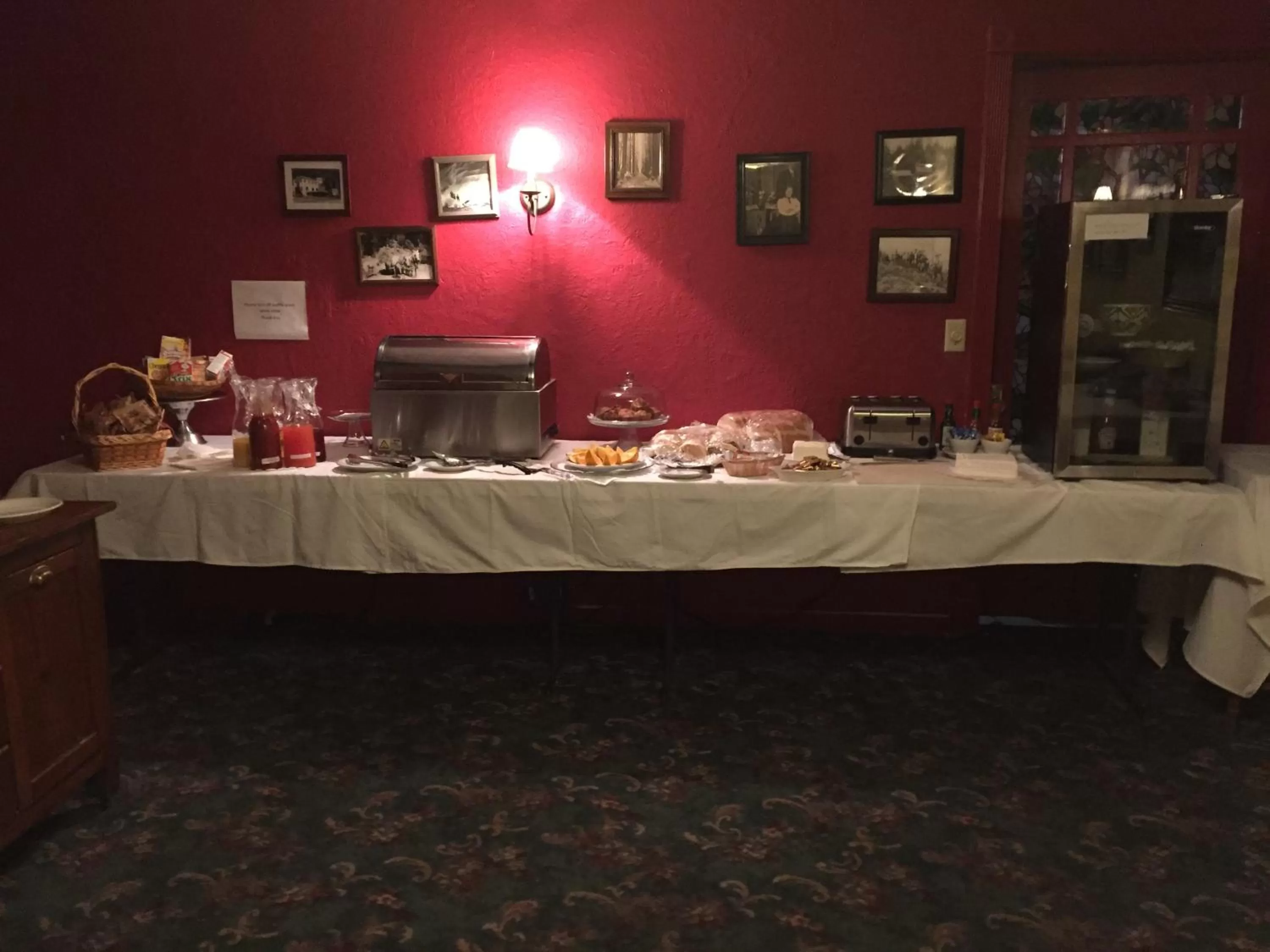 Buffet breakfast in Alexander's Lodge