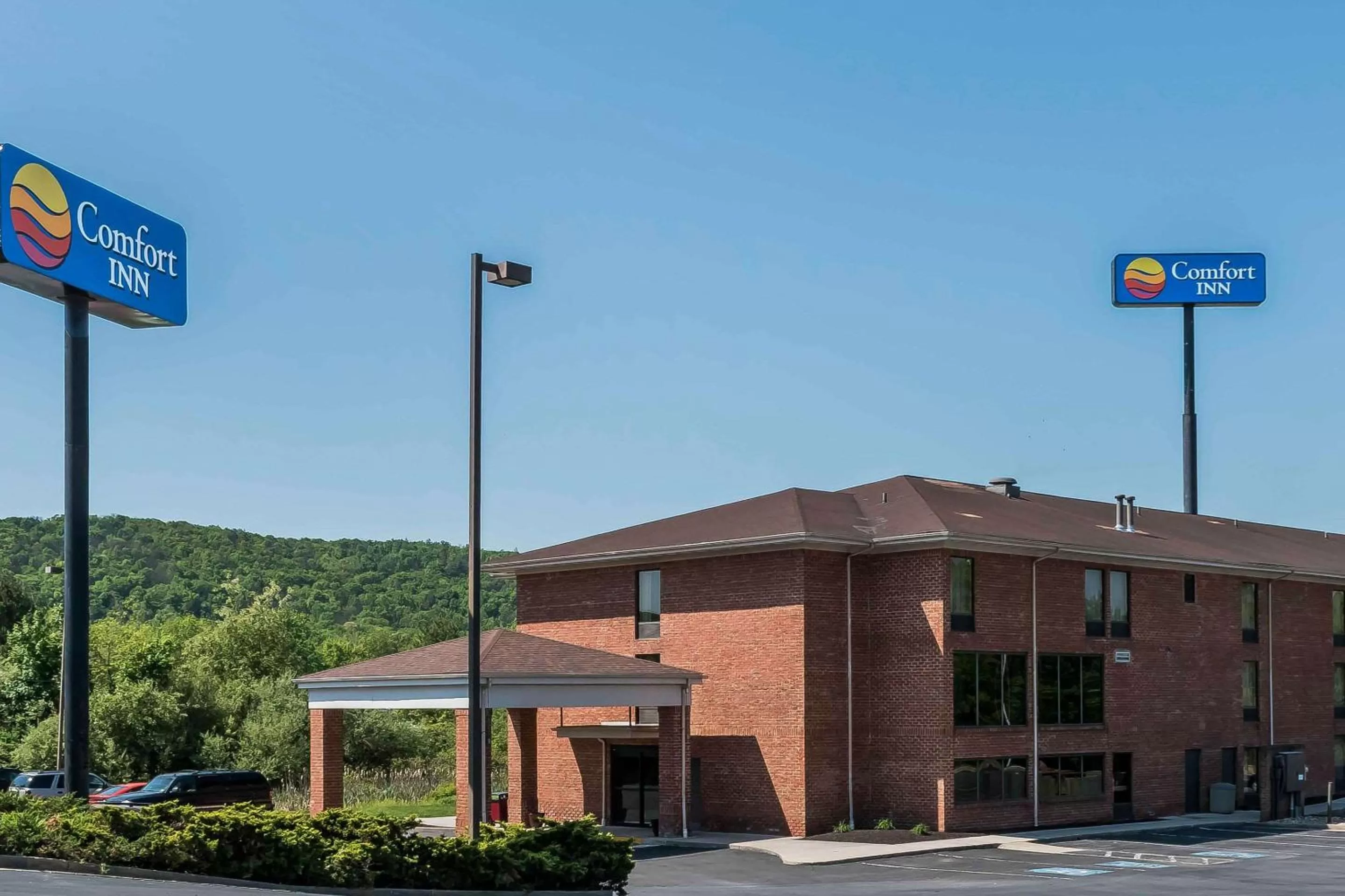 Property building in Comfort Inn Pine Grove I-81 Hershey Area