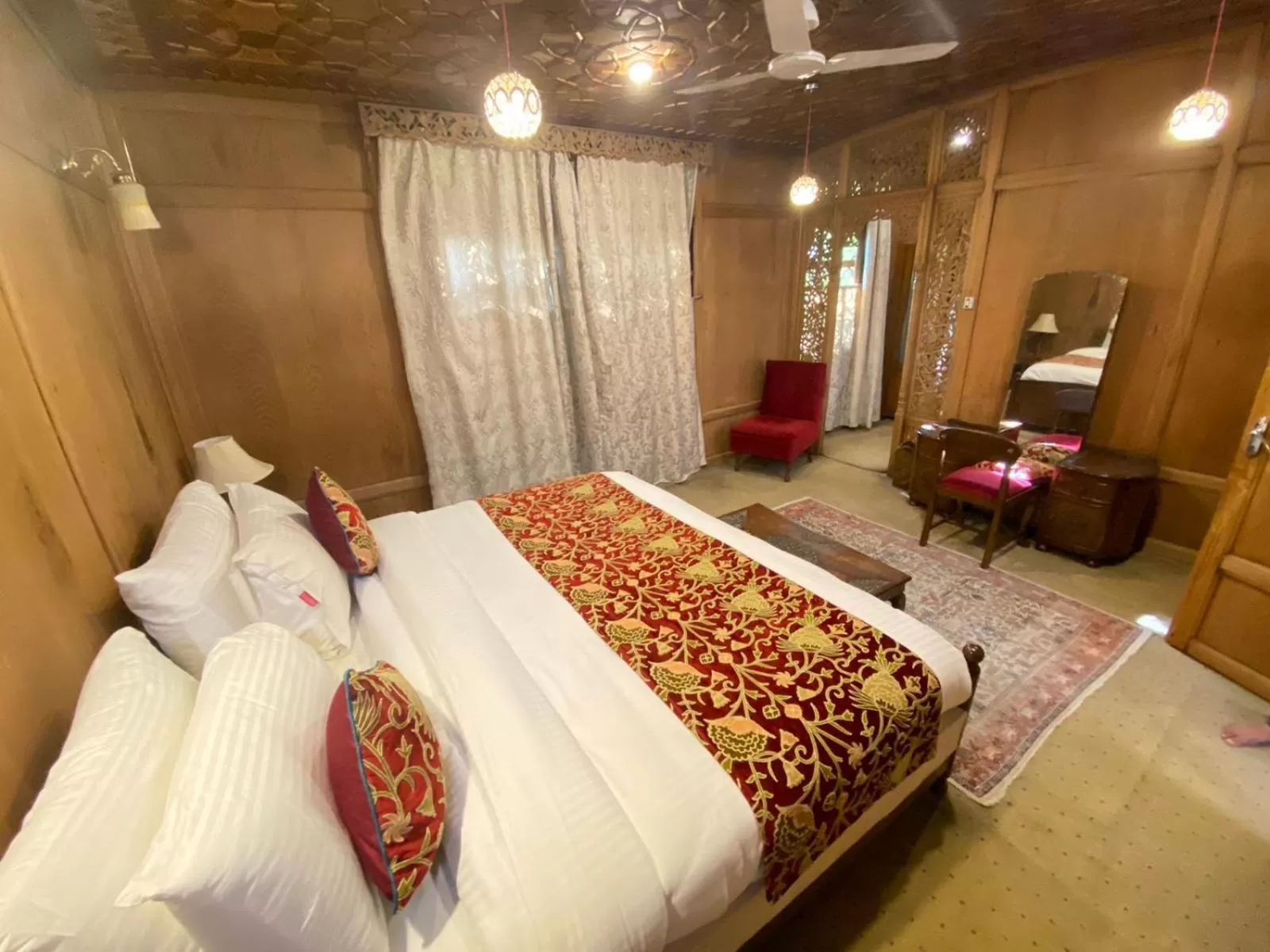 Bed in Nazneen Group Of Houseboats