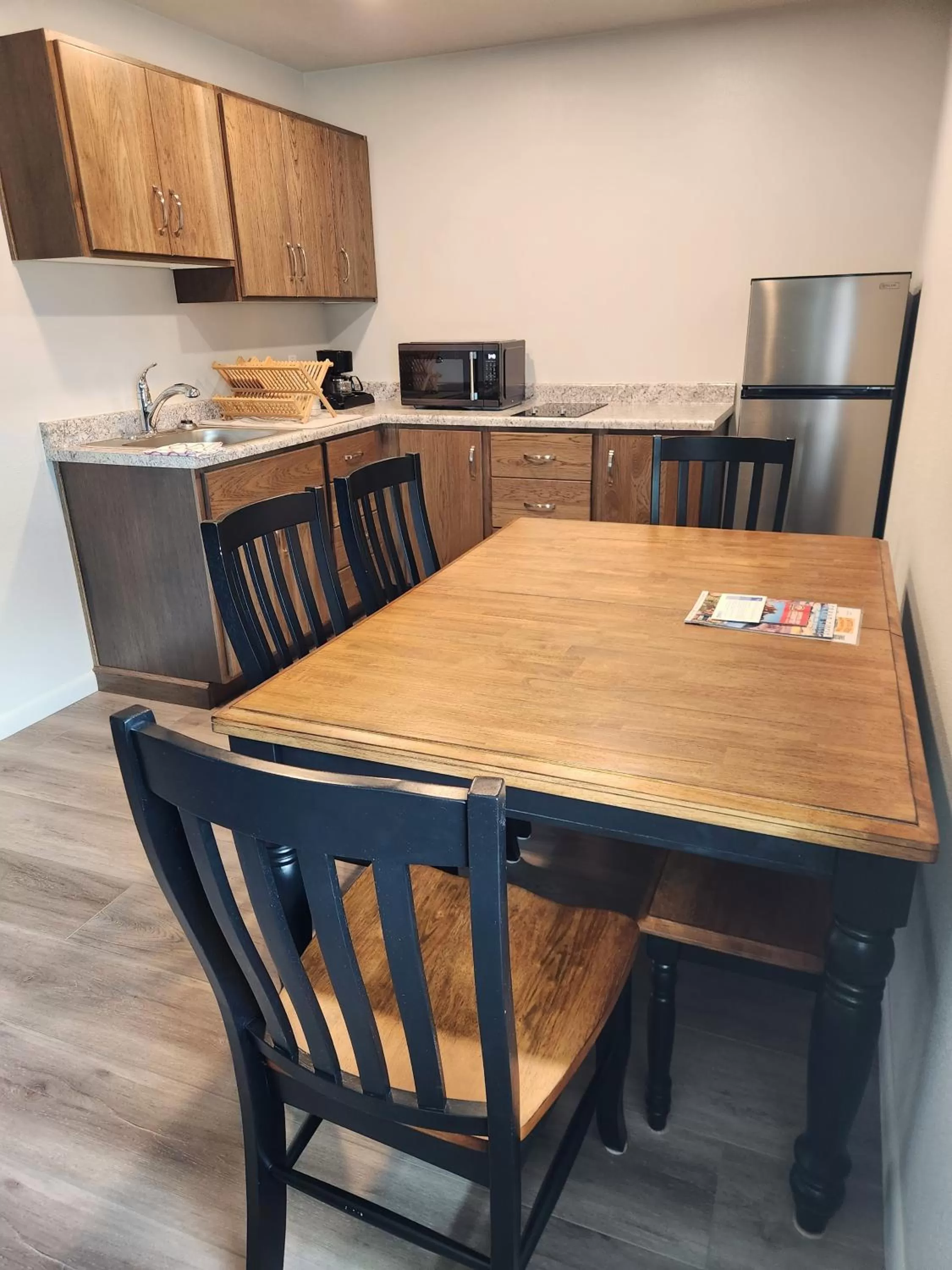 Kitchen or kitchenette in Aquarius Inn