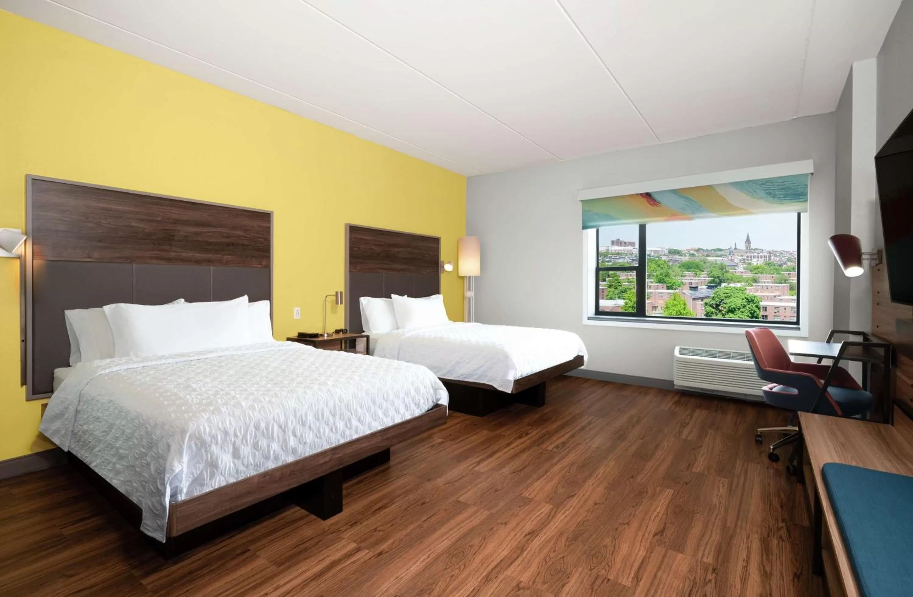 Bedroom, Bed in Tru By Hilton Baltimore Harbor East