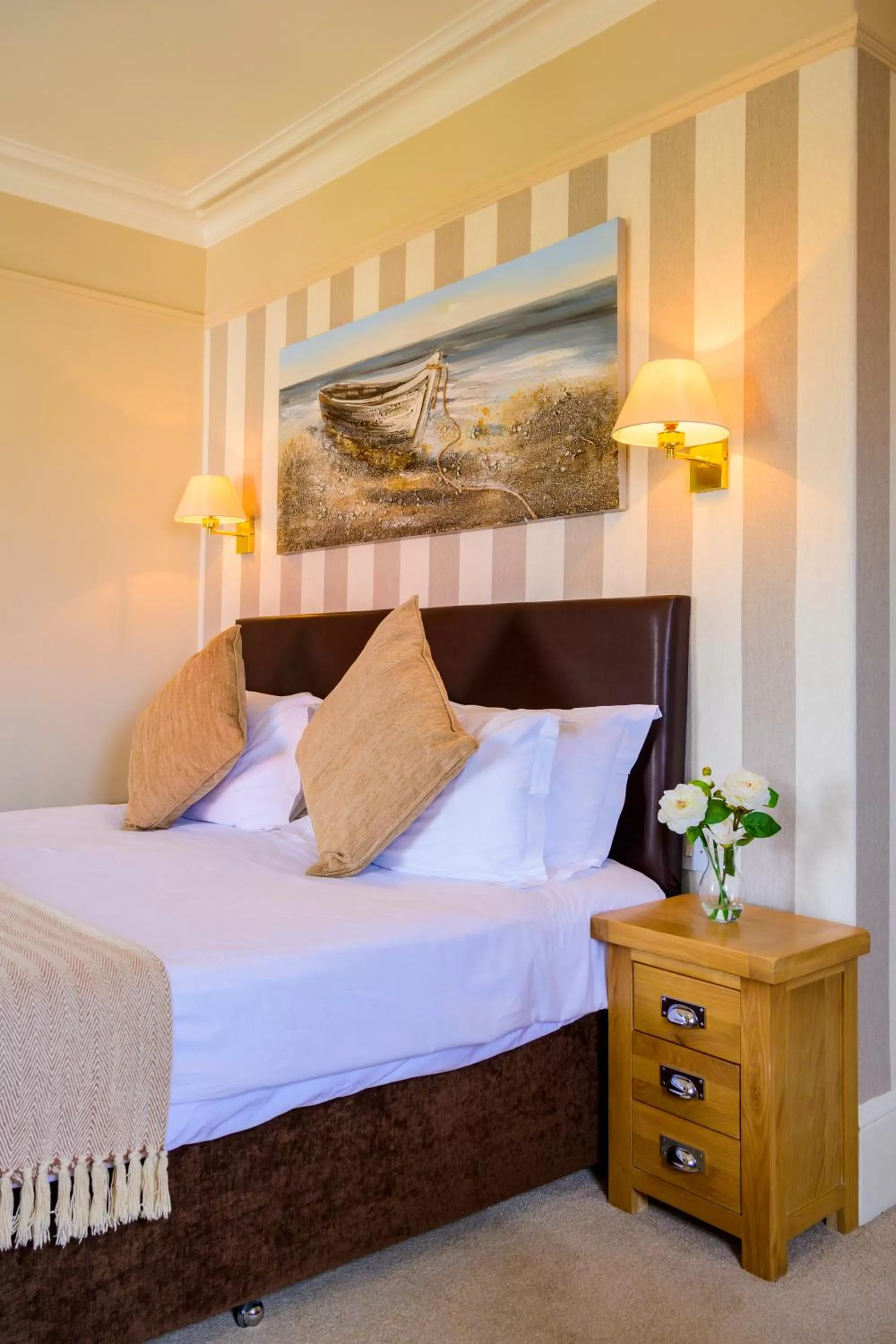 Bedroom, Bed in The White House Inn - Whitby