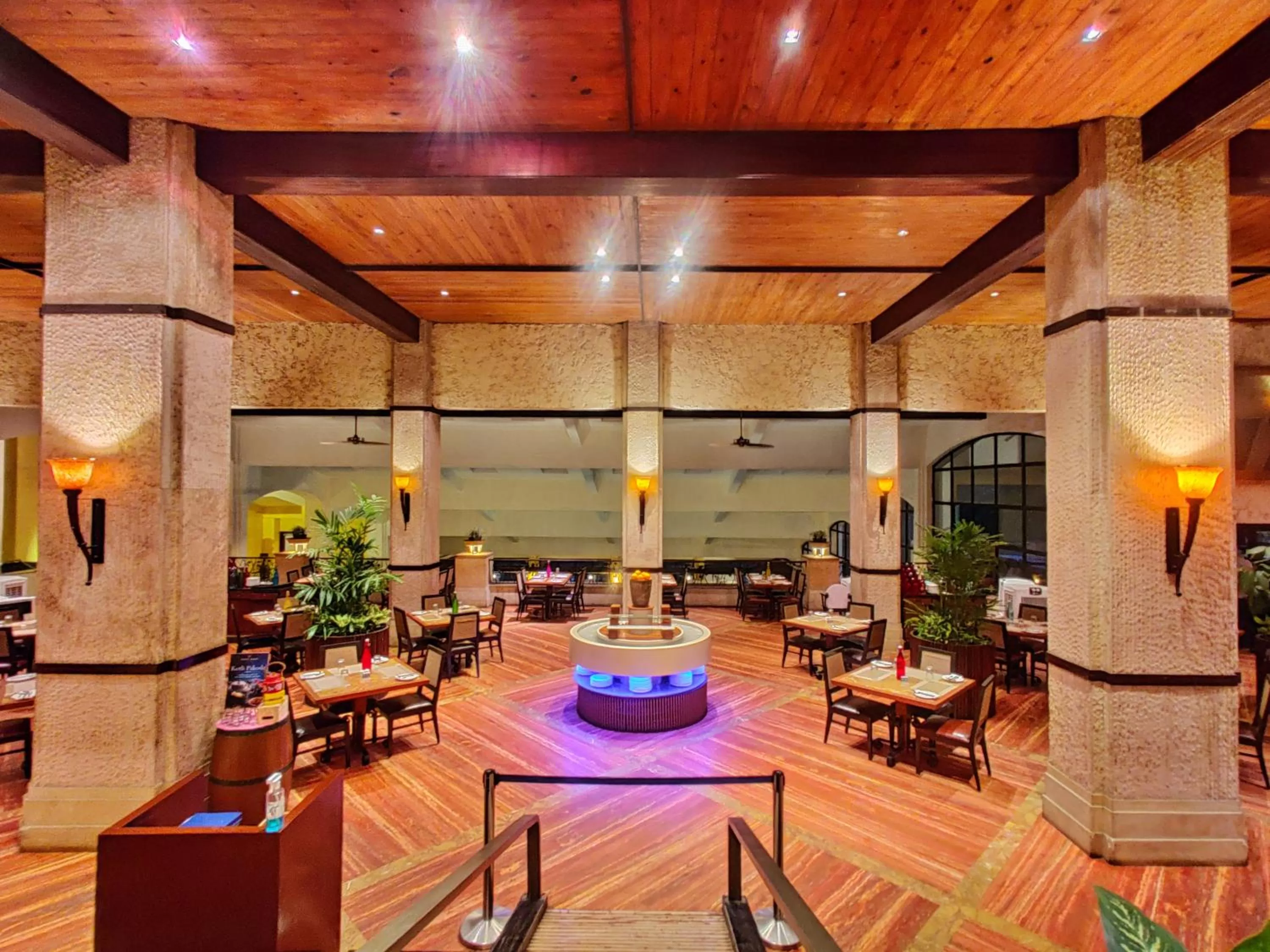 Restaurant/places to eat in Fariyas Resort Lonavala