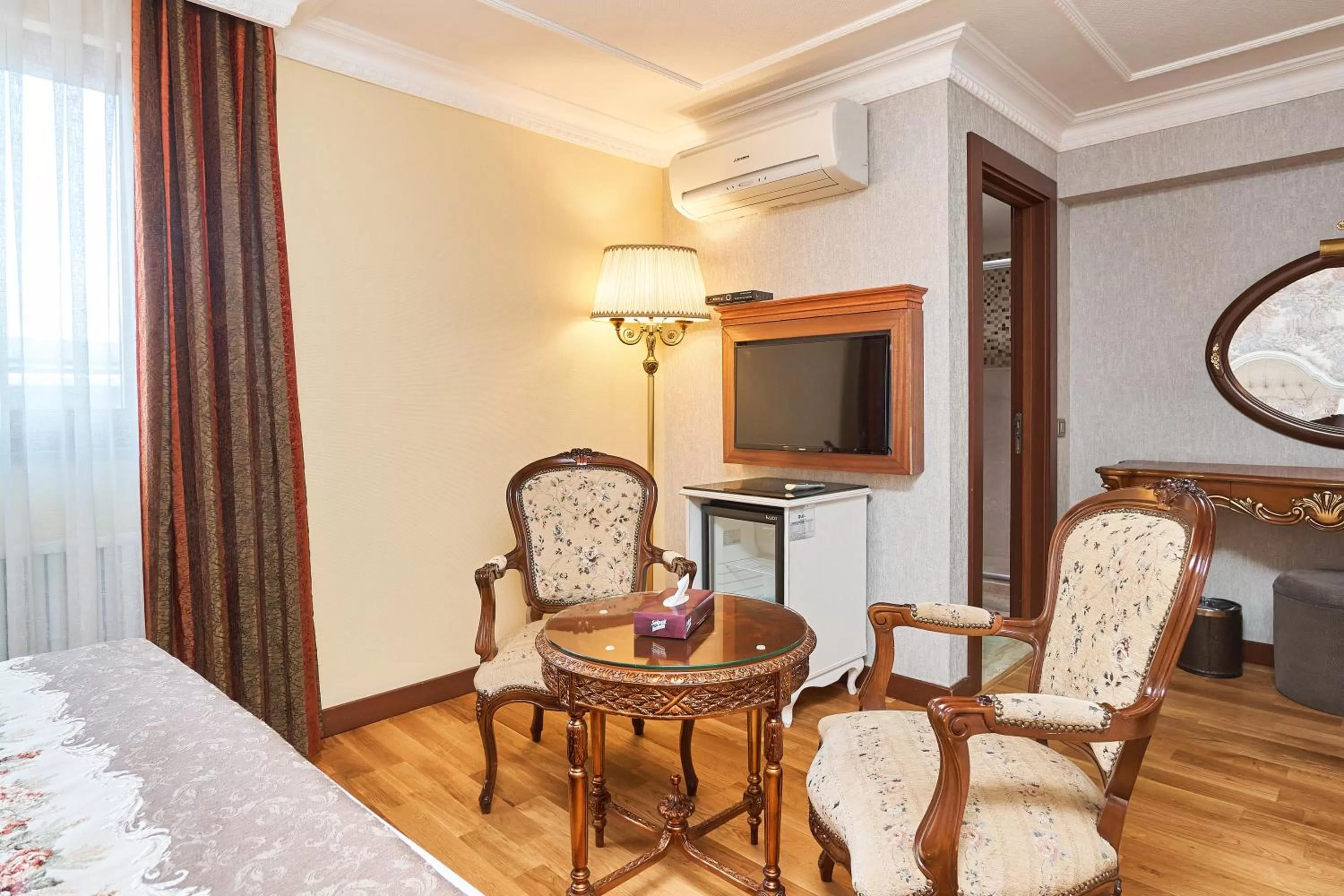 Photo of the whole room, Bed in Best Western Empire Palace Hotel & Spa