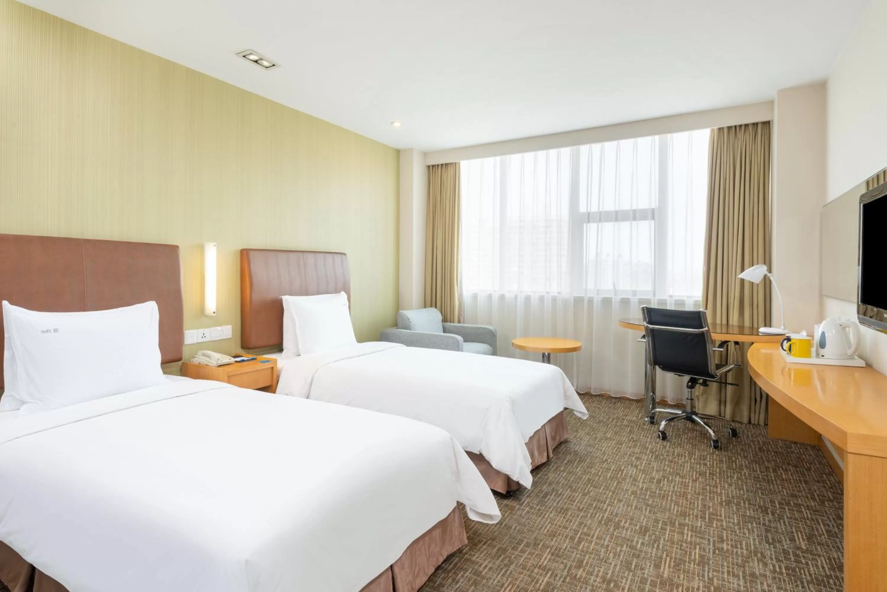 Photo of the whole room, Bed in Holiday Inn Express Shanghai Jinqiao Central by IHG