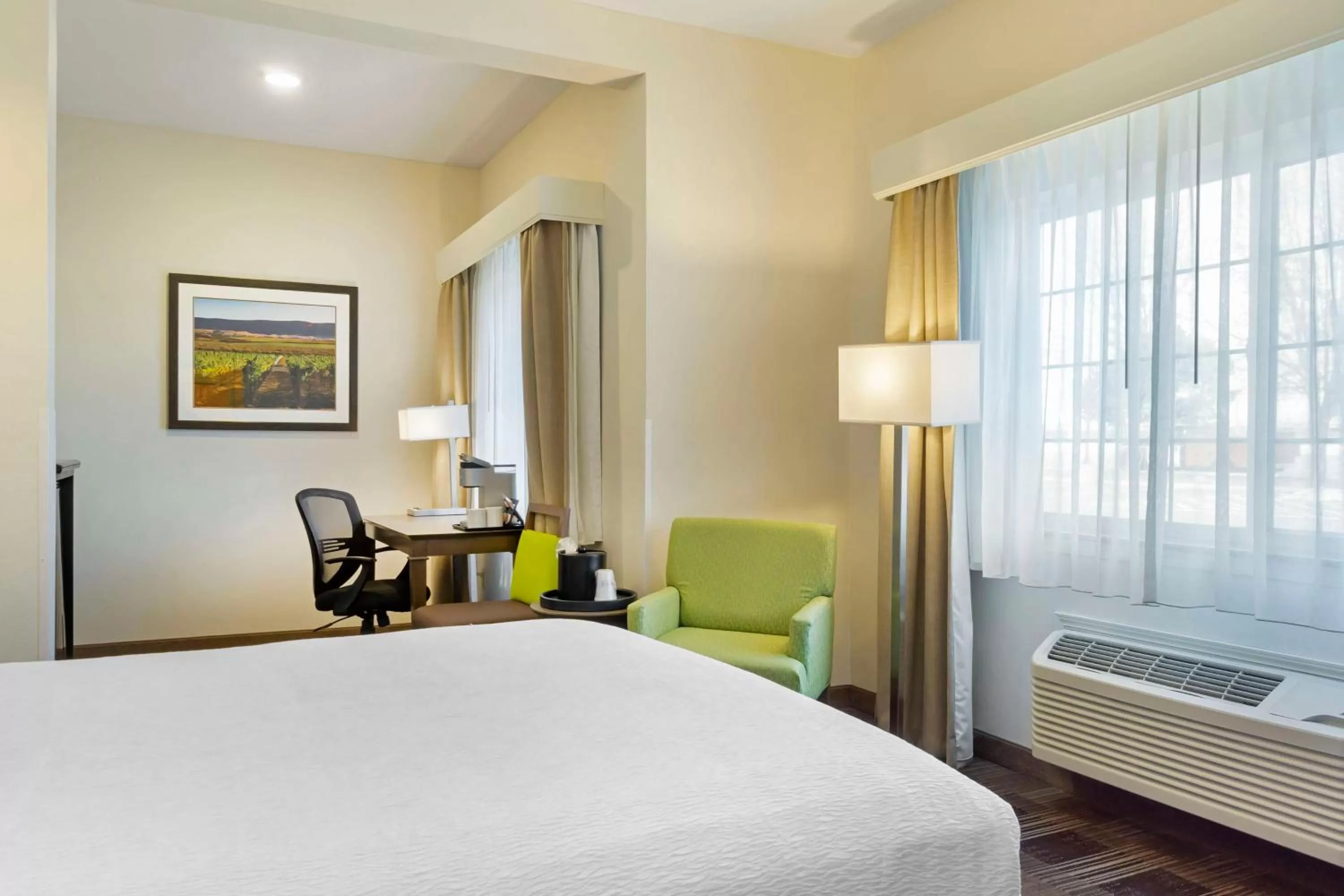 Bedroom, Bed in Best Western Plus The Inn at Horse Heaven