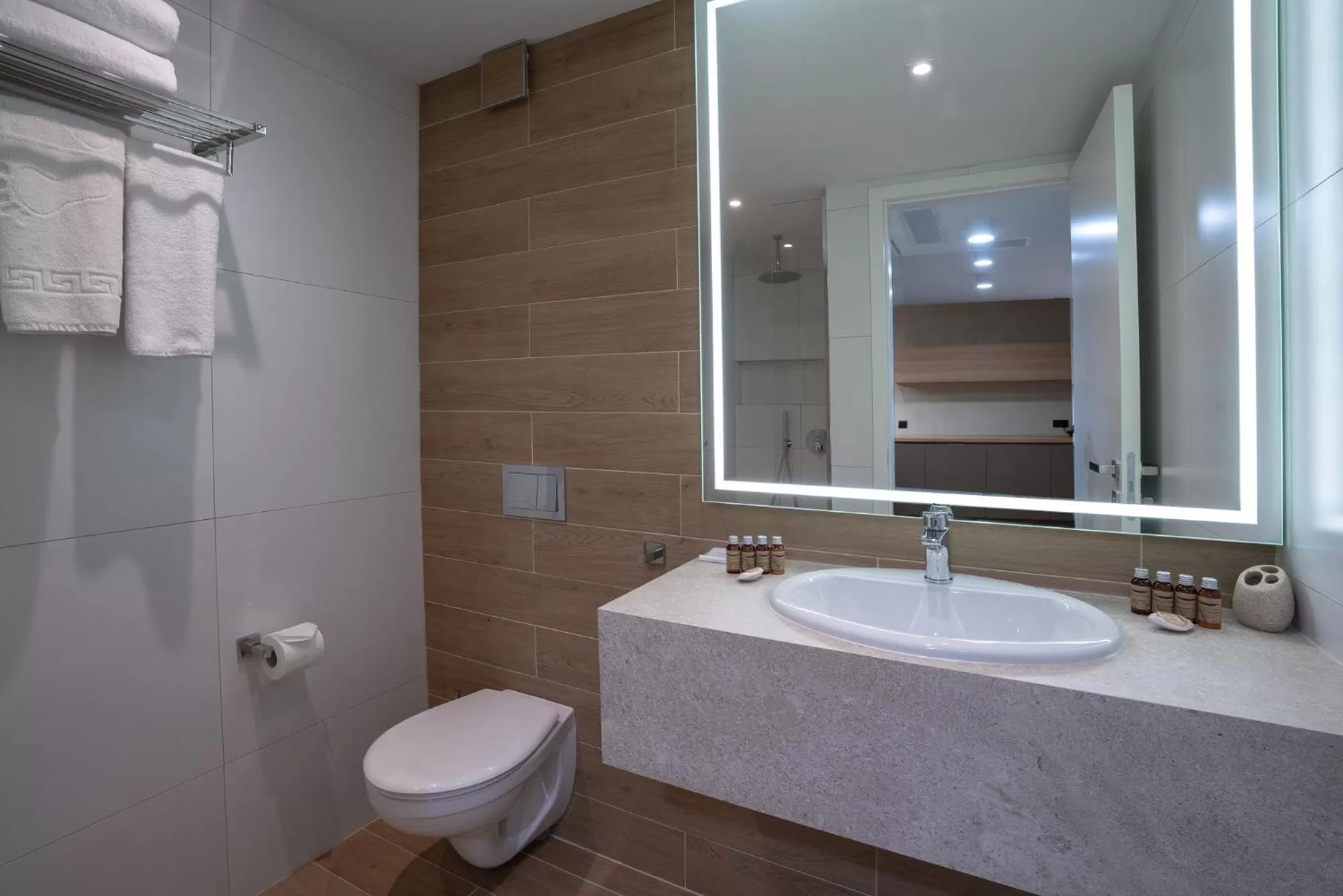 Shower in Adella Boutique Hotel - Free Secured Parking