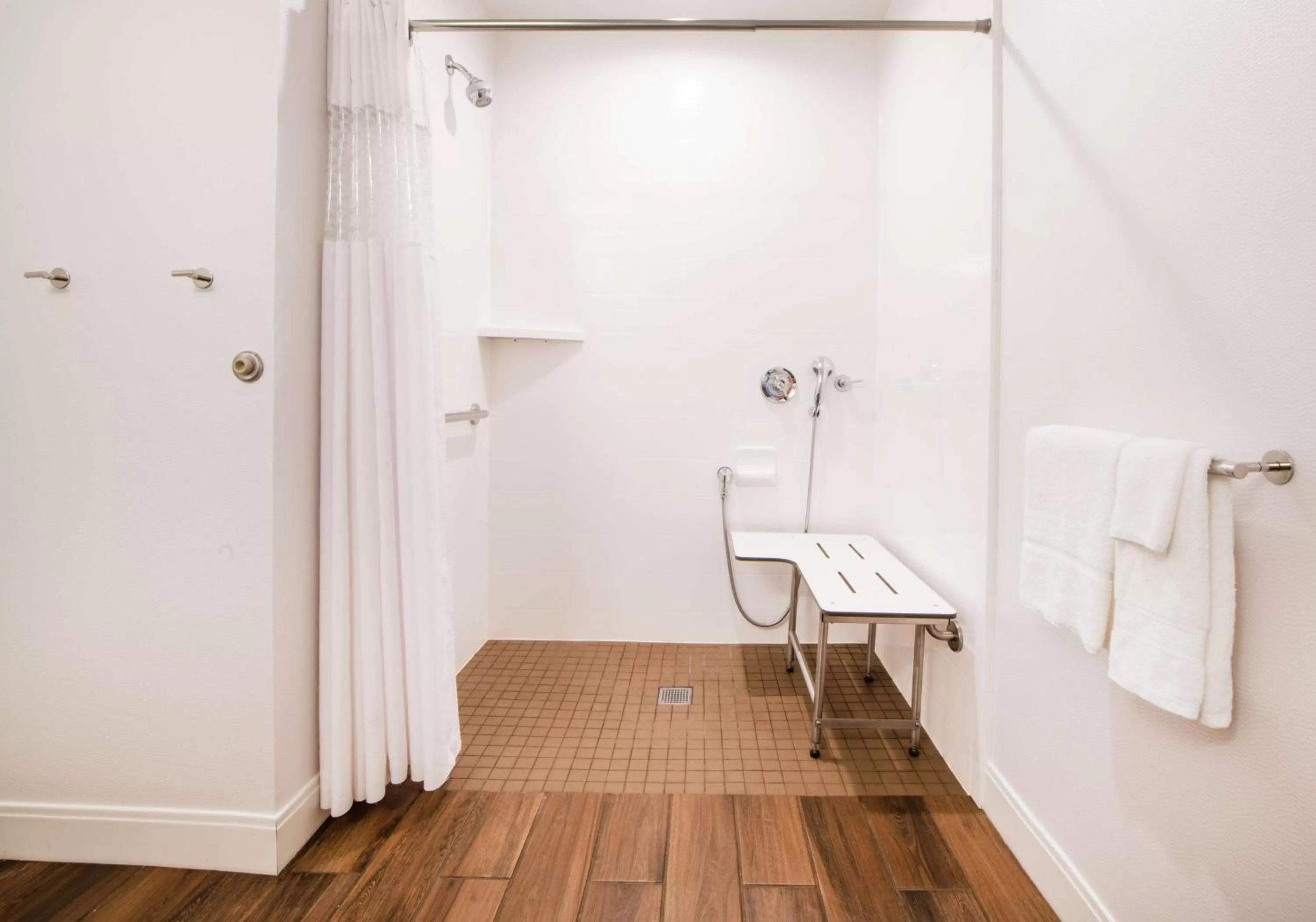 Bathroom in Hampton Inn Cleveland-Solon