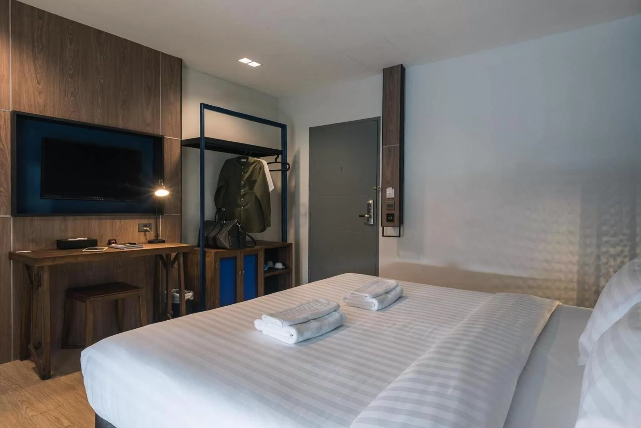 Bedroom, Bed in L Nimman