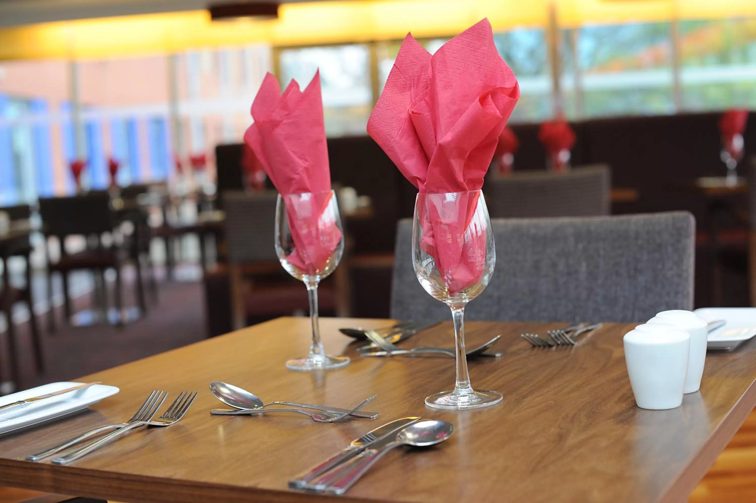 Dining area in Park Inn by Radisson Birmingham Walsall