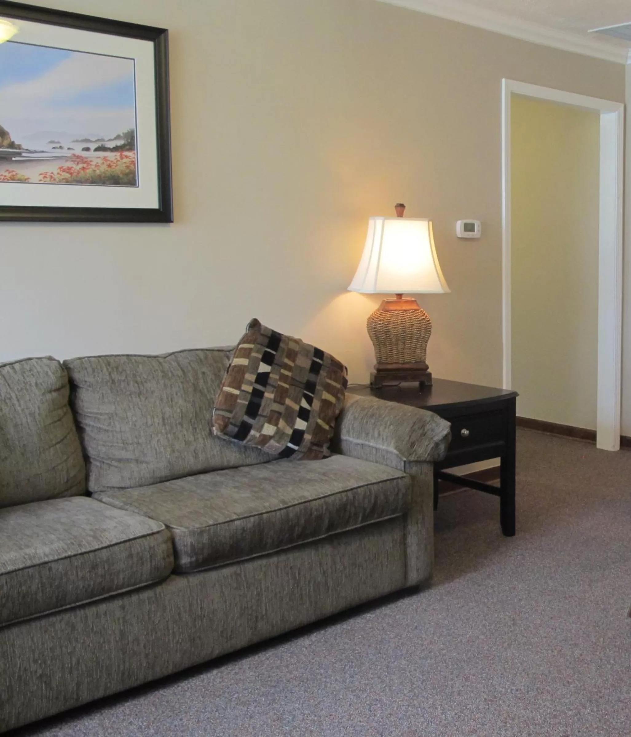 Living room in Ecola Creek Lodge