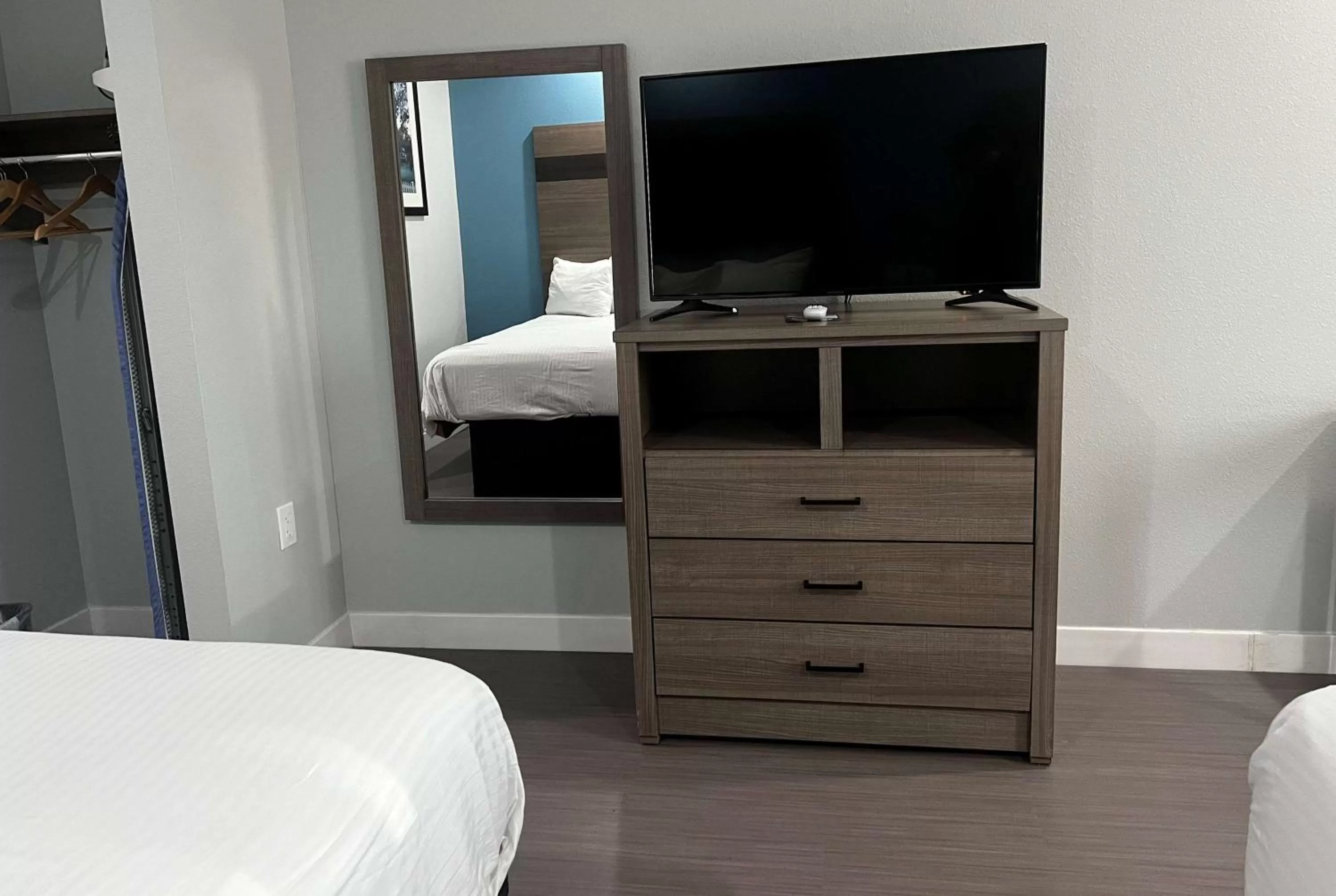 TV and multimedia, Bed in Baymont by Wyndham Freeport Texas