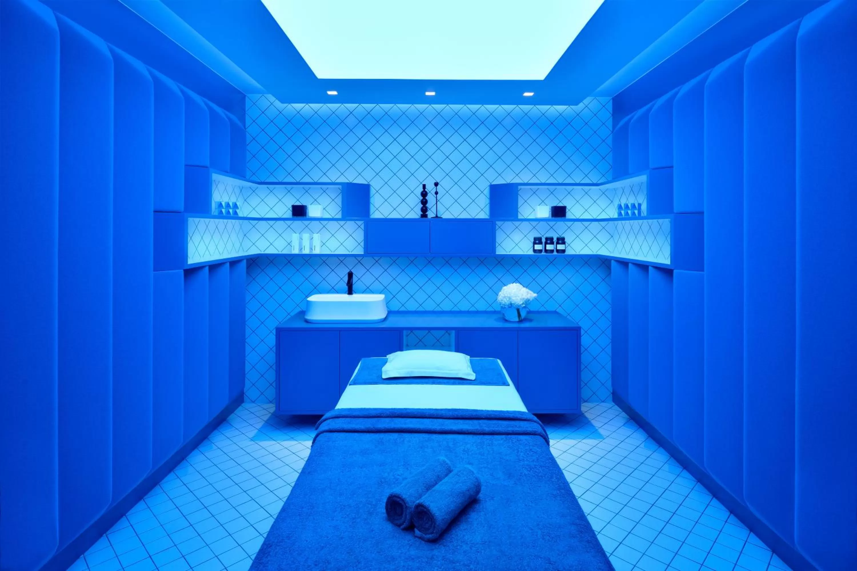 Massage, Bed in Mövenpick Hotel & Apartments Bur Dubai